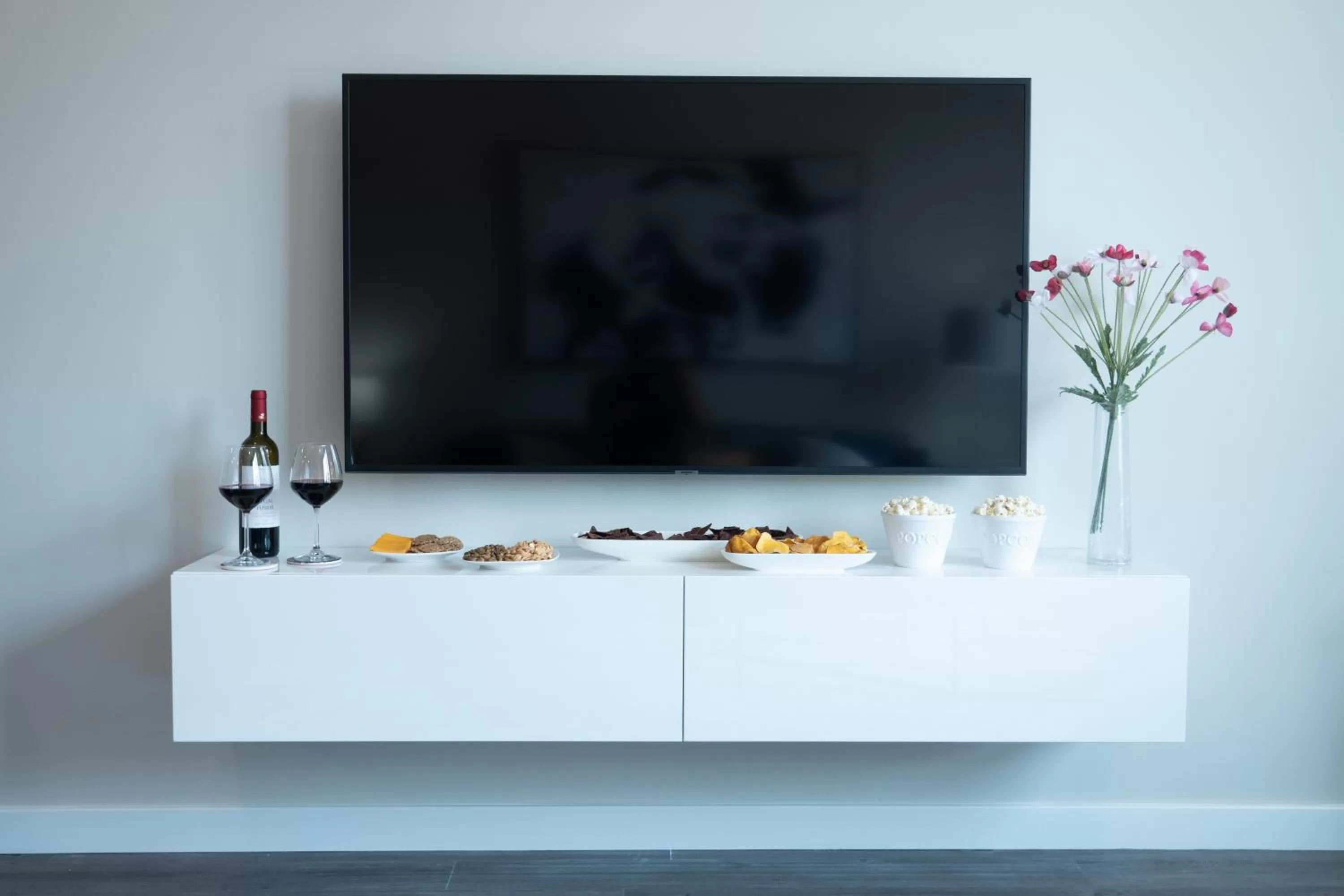 TV and multimedia in Luxury Furnished Apartments by Hyatus Downtown at Yale