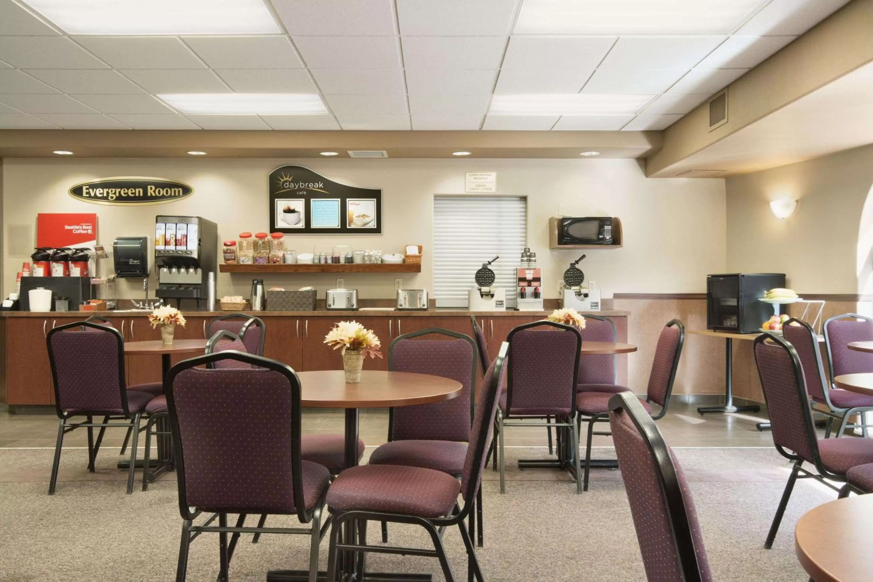 Restaurant/places to eat in Days Inn by Wyndham Thunder Bay North