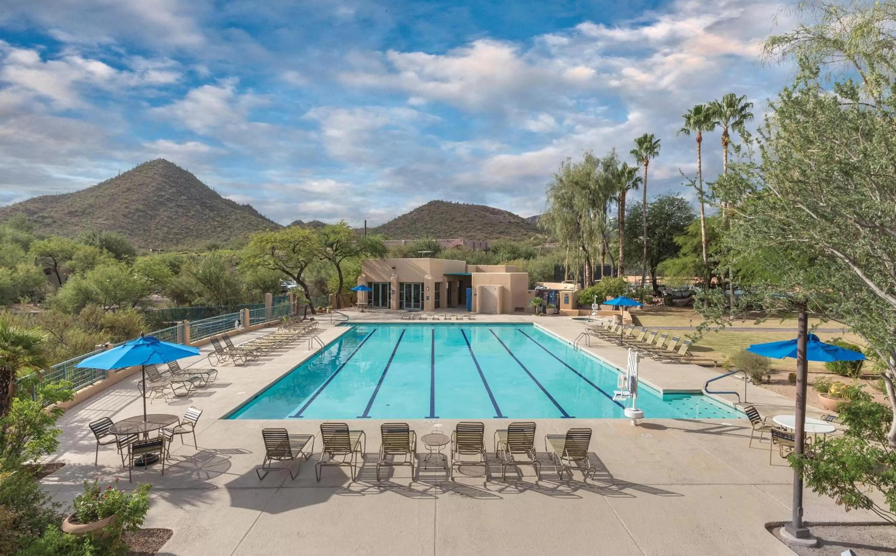 Swimming pool in Starr Pass Golf Suites