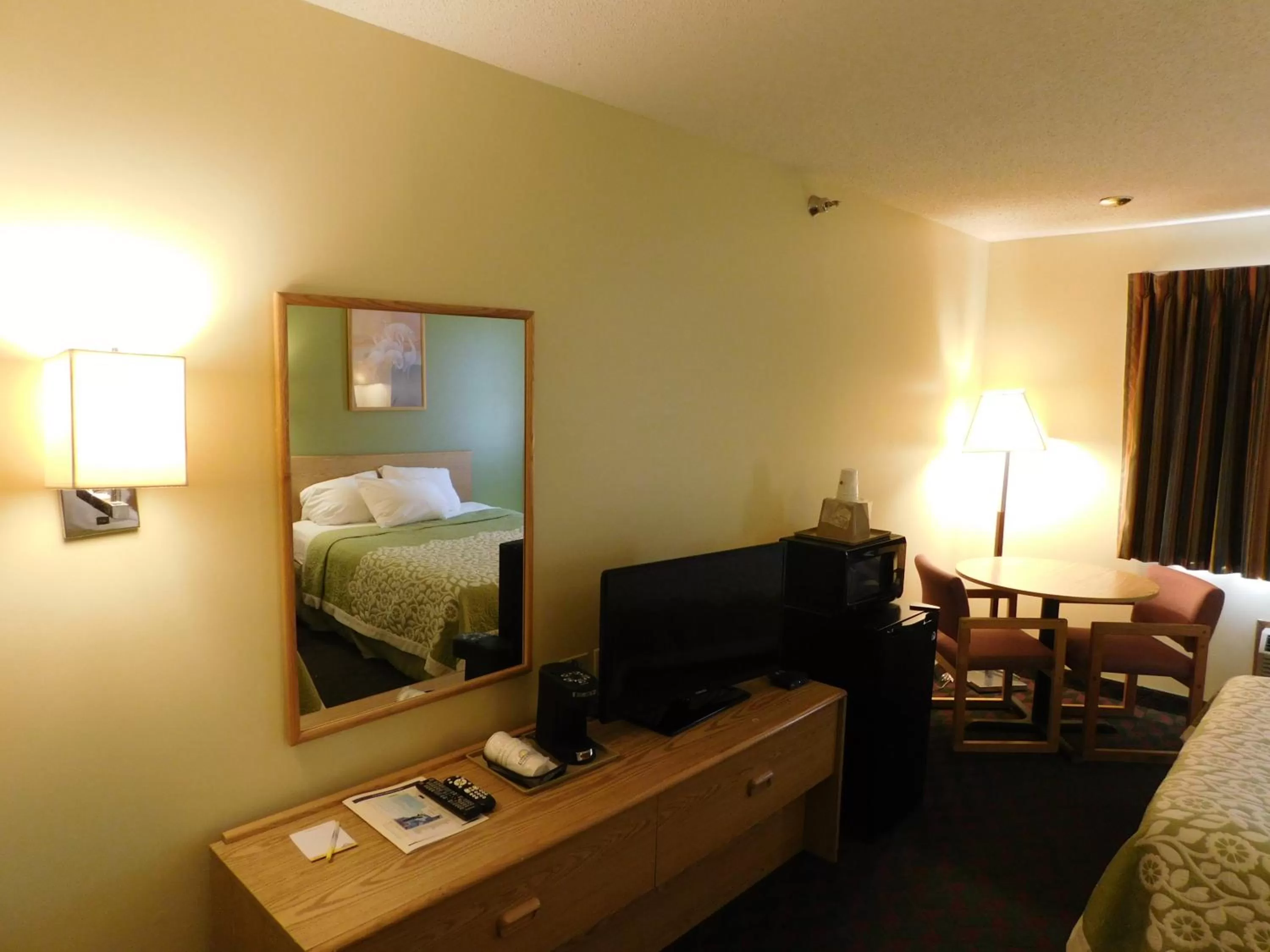 Bedroom, Bed in Days Inn by Wyndham Lexington NE