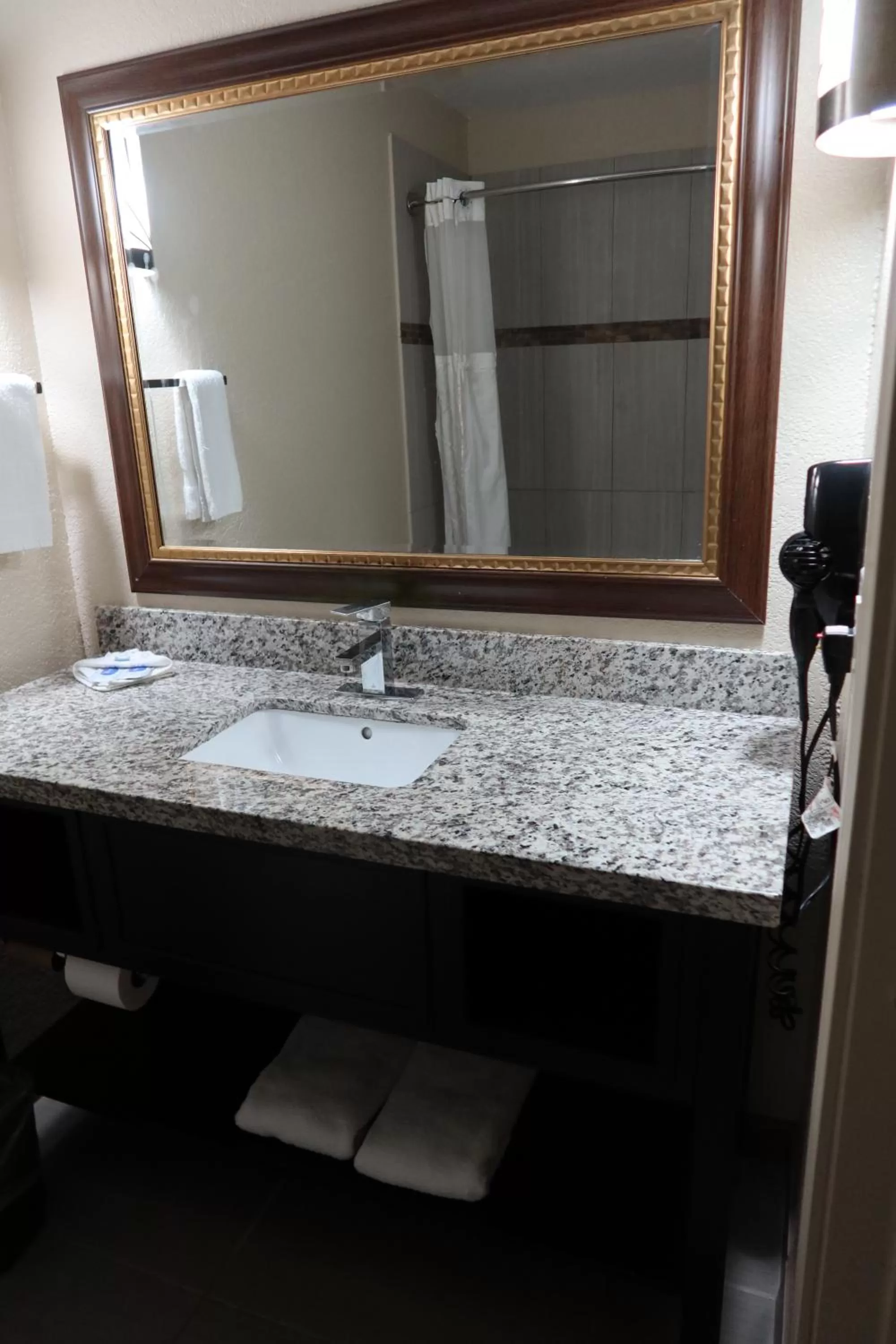 Bathroom in West Worth Inn & Suites White Settlement