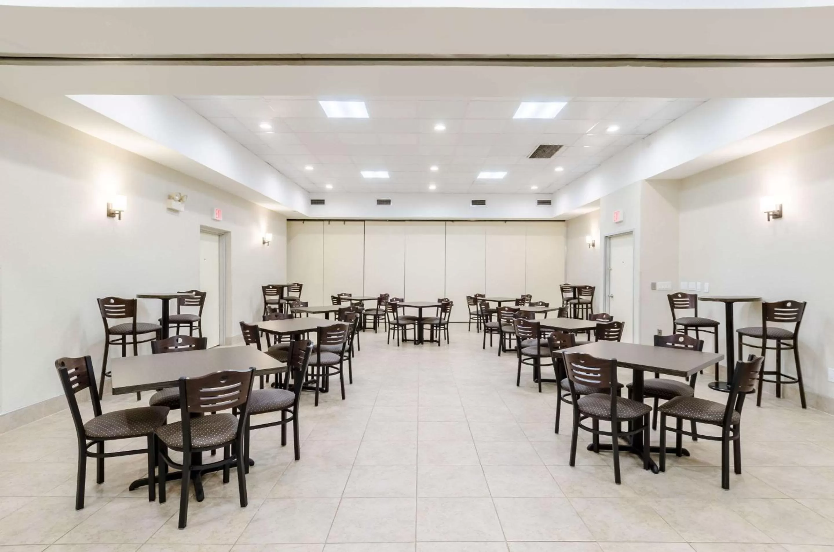 Restaurant/places to eat in Quality Inn West Springfield