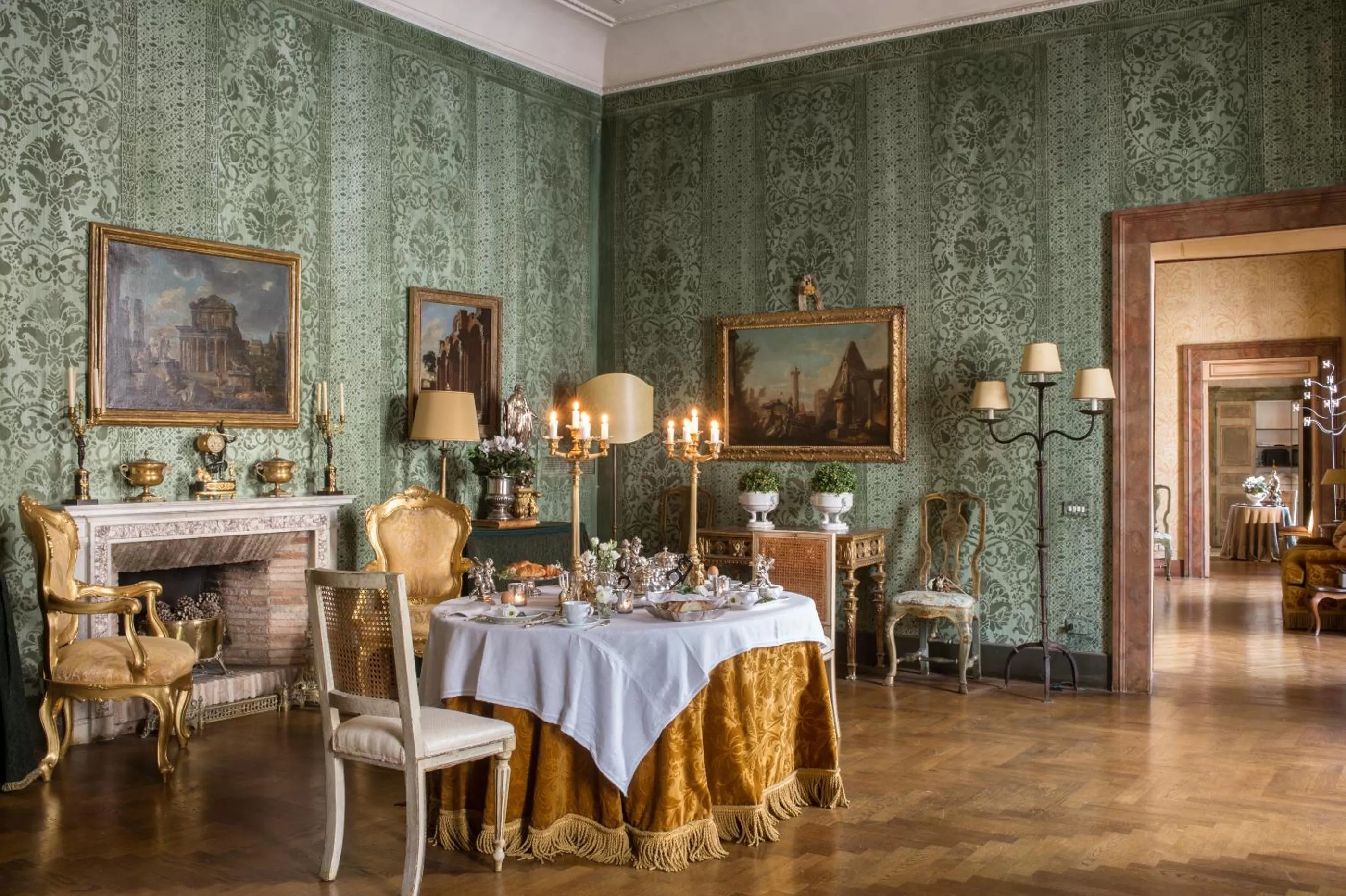 Dining area in Residenza Napoleone III