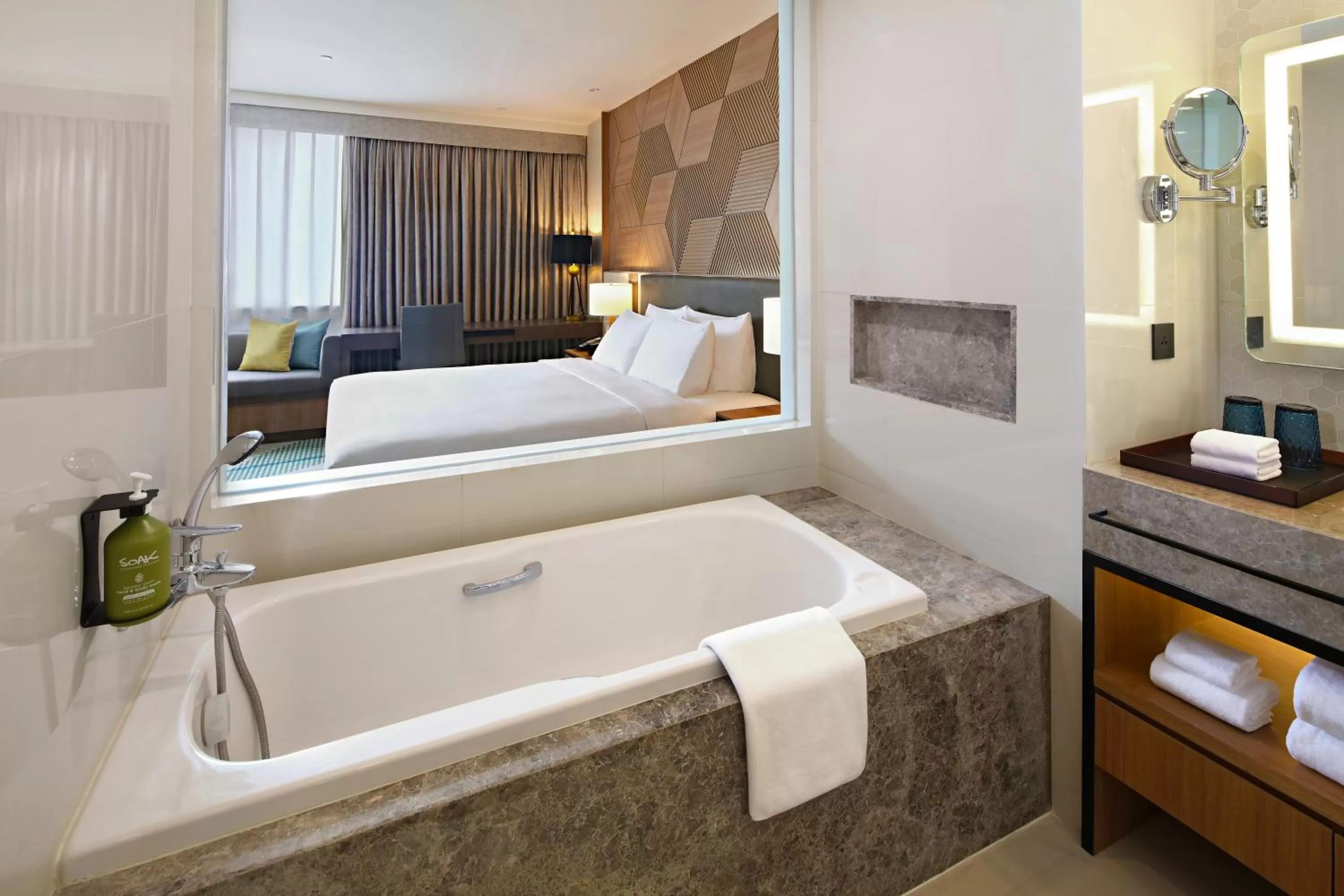 Bathroom, Bed in Holiday Inn Cebu City by IHG