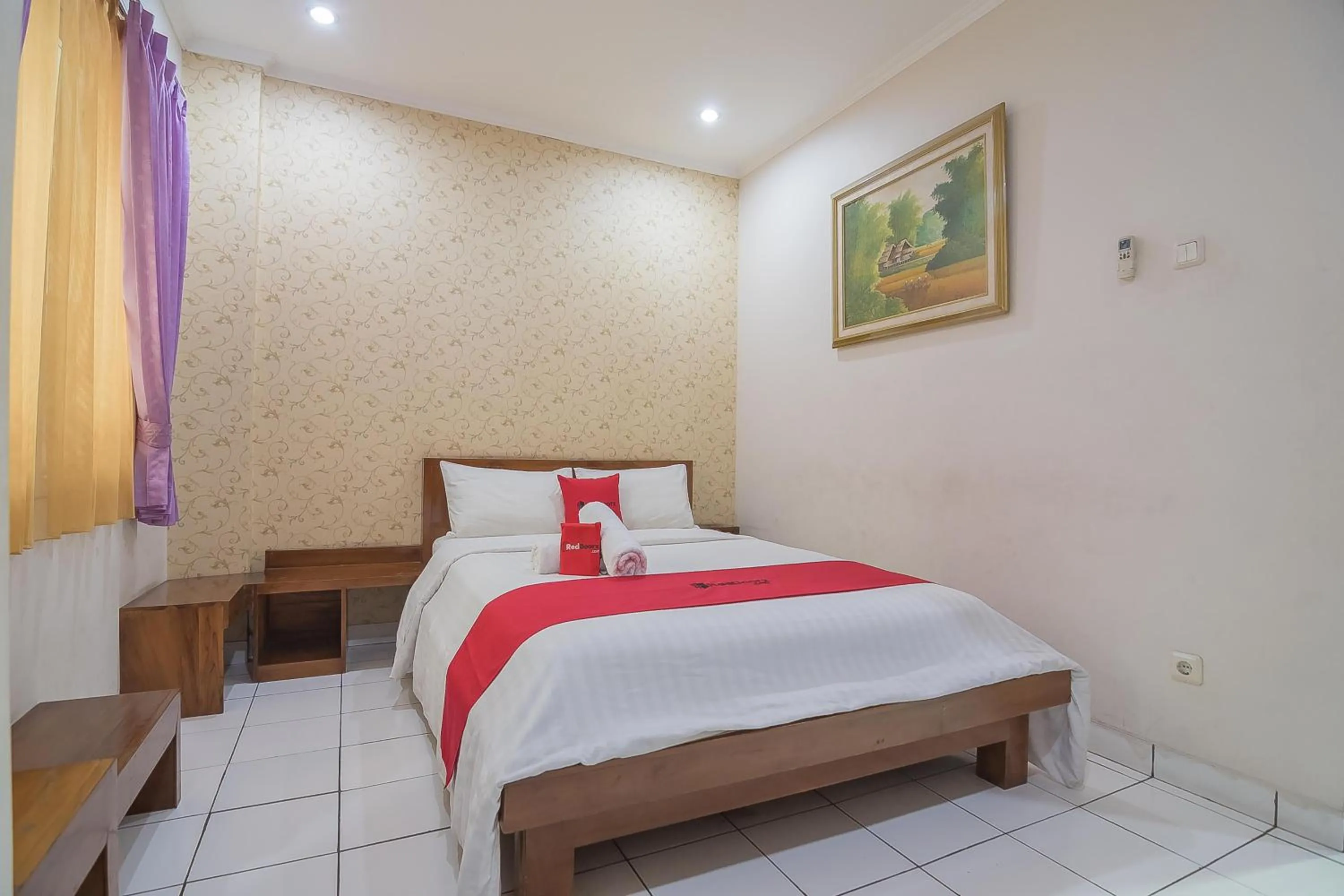 Bedroom, Bed in RedDoorz at Amellia Pasteur Bandung