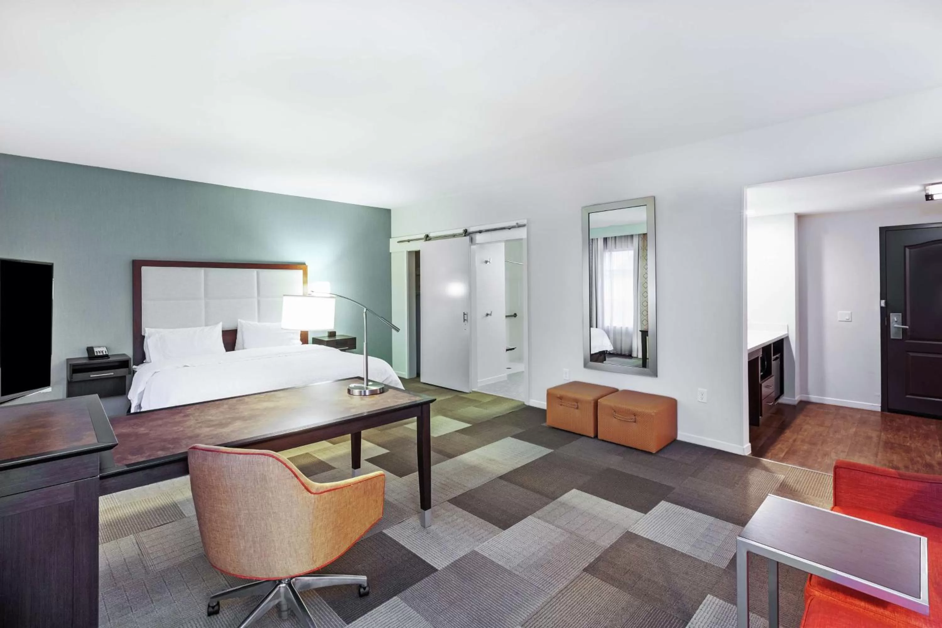 Living room, Bed in Hampton Inn & Suites Houston North IAH, TX