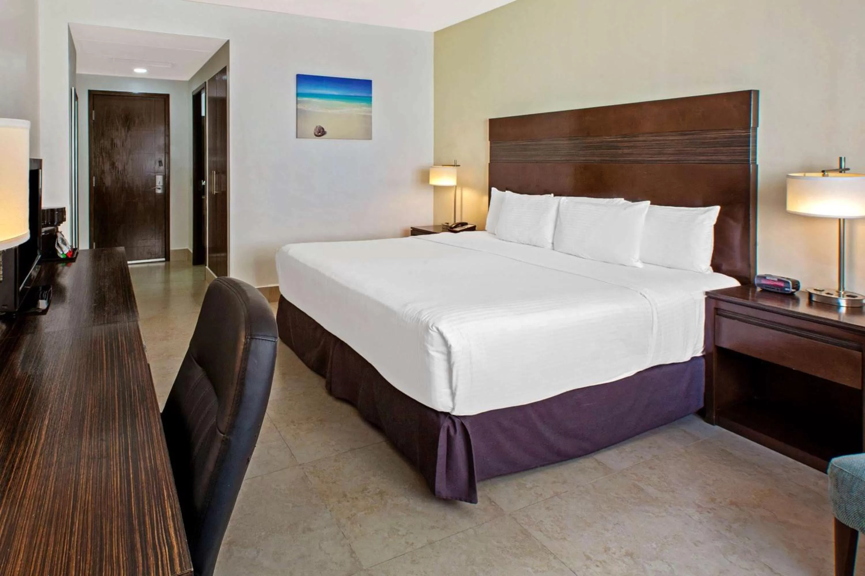 Photo of the whole room, Bed in Wyndham Garden Cancun Downtown