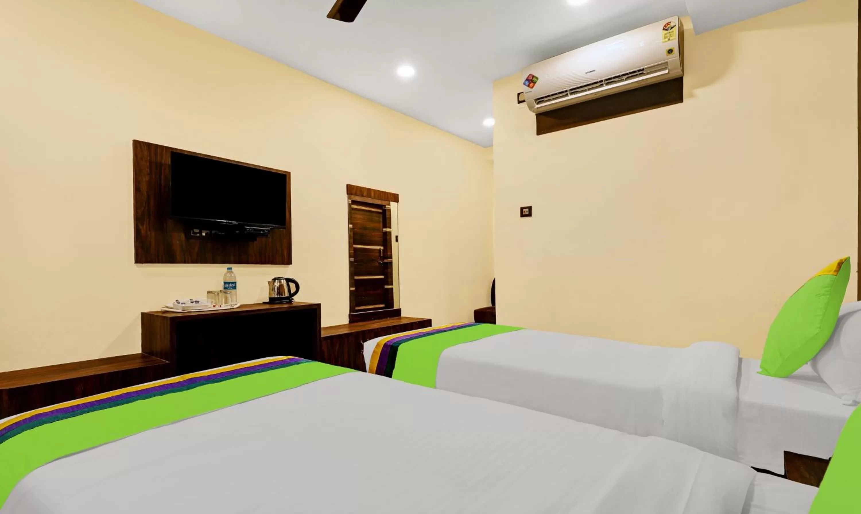 TV and multimedia, Bed in Treebo Spring Brook