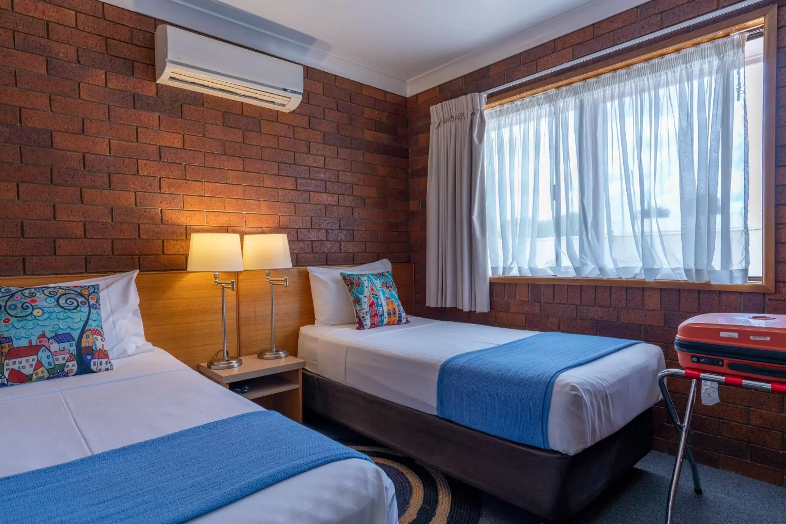 Bed in Country Pathfinder Motor Inn