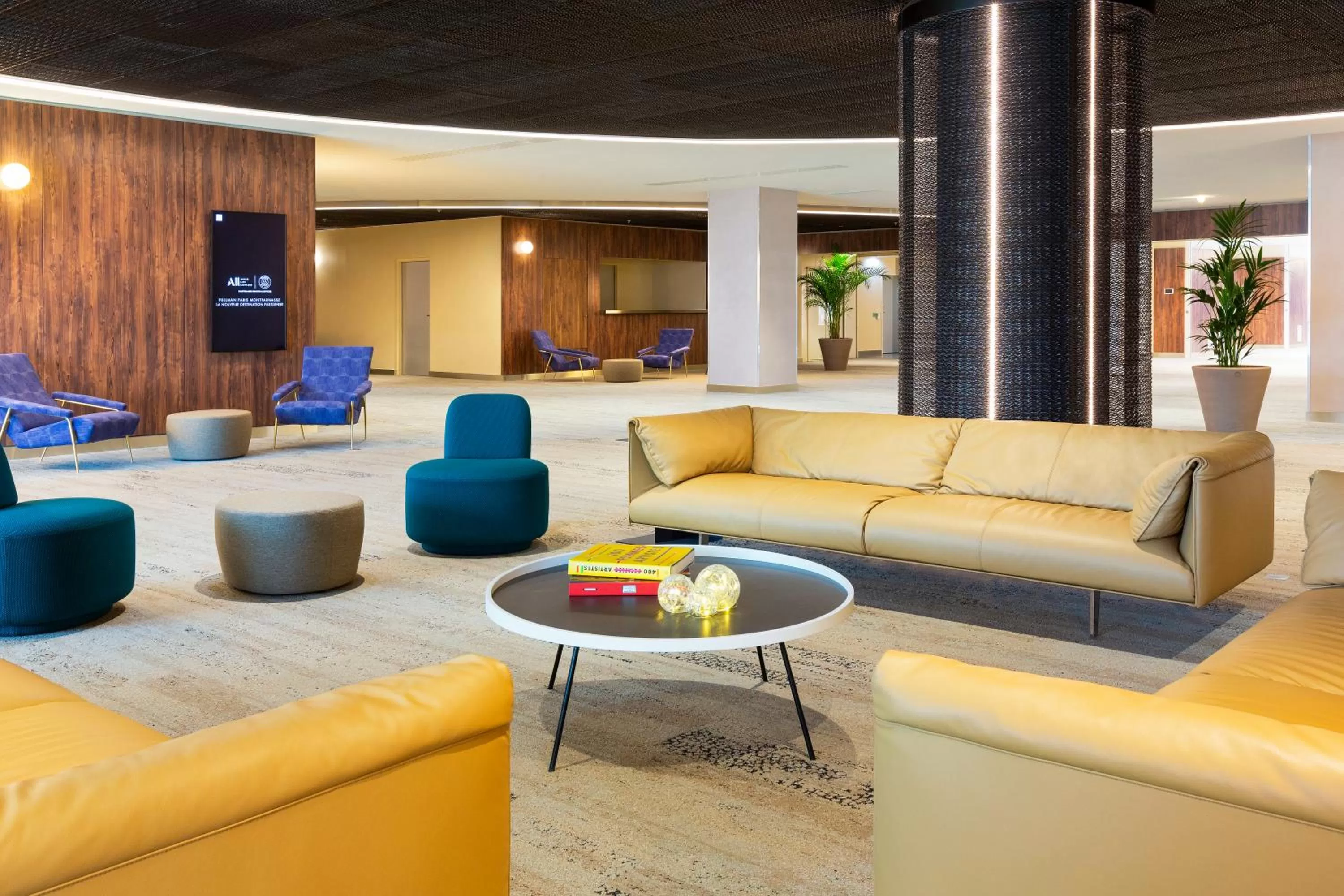 Seating area in Pullman Paris Montparnasse