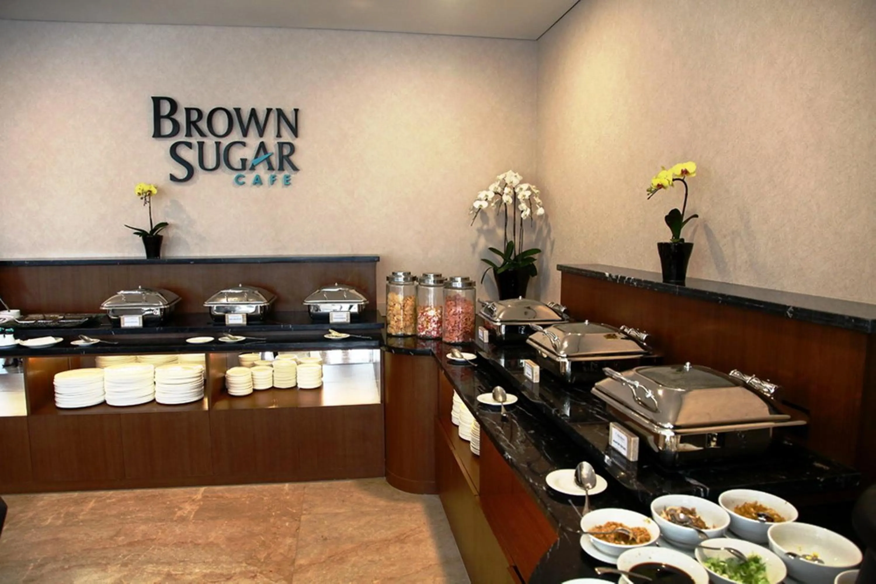 Restaurant/places to eat in Hotel California Bandung