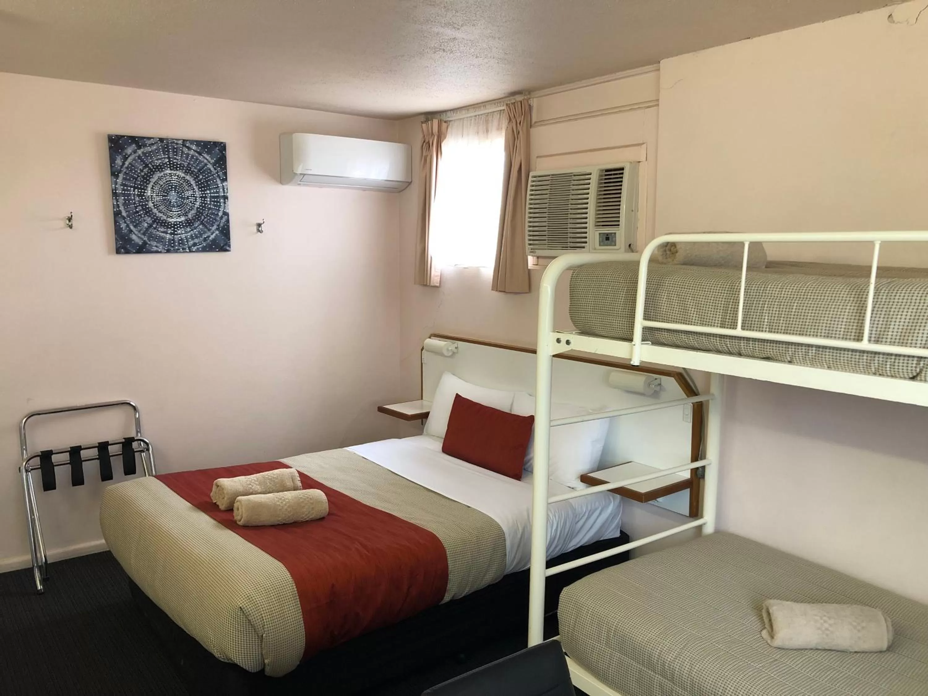 Bed in Bradman Motor Inn