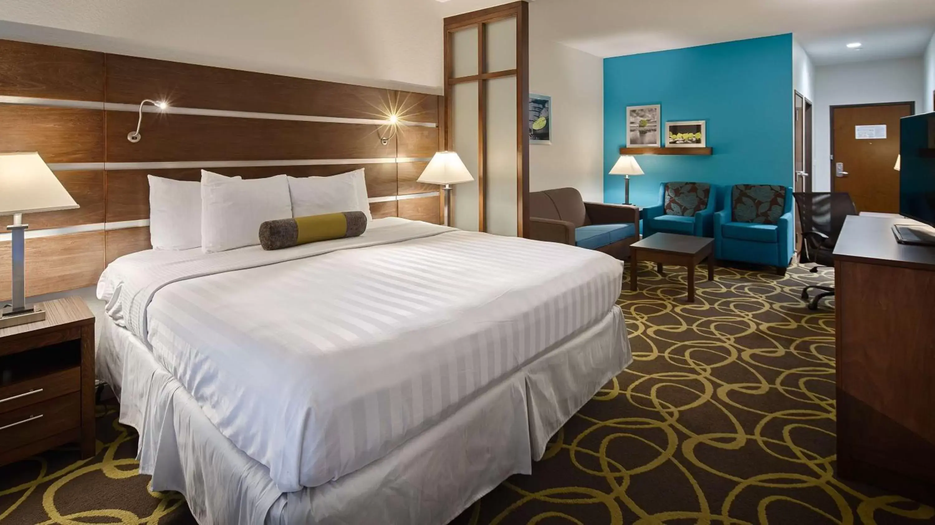 King Suite with Bathtub in Best Western Plus College Station Inn & Suites King Suite with Bathtub in Best Western Plus College Station Inn & Suites