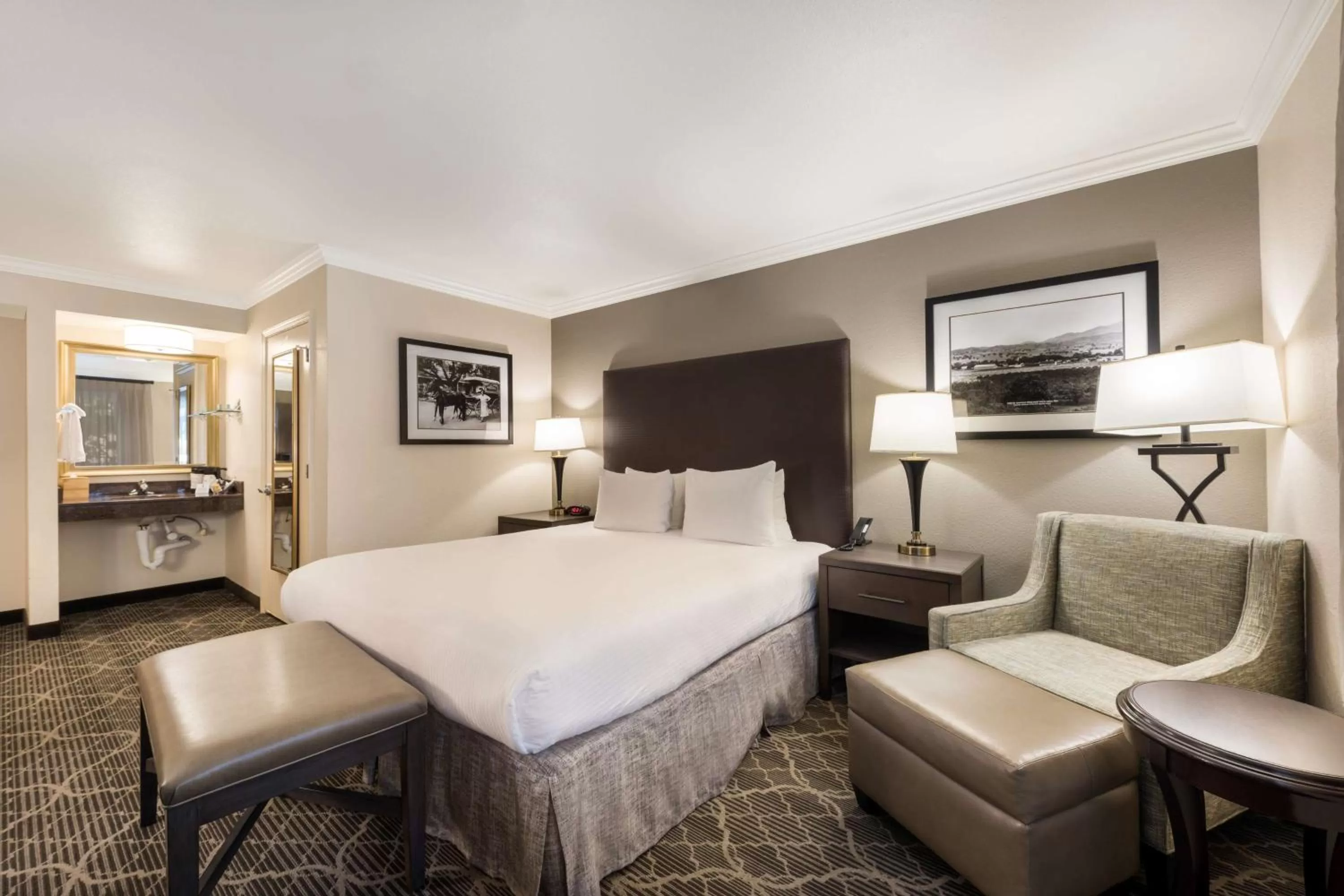 Bedroom, Bed in Best Western Danville Sycamore Inn