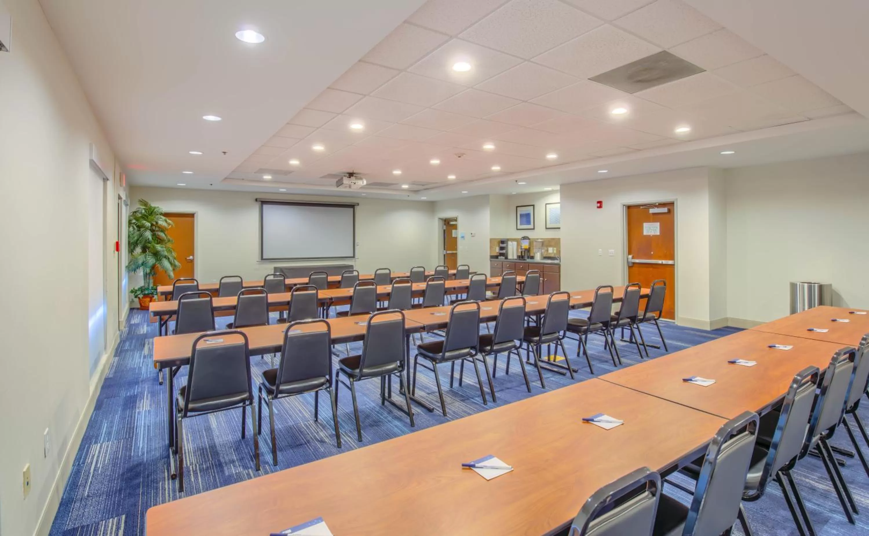 Meeting/conference room in Holiday Inn Express Hotel & Suites Gulf Shores by IHG