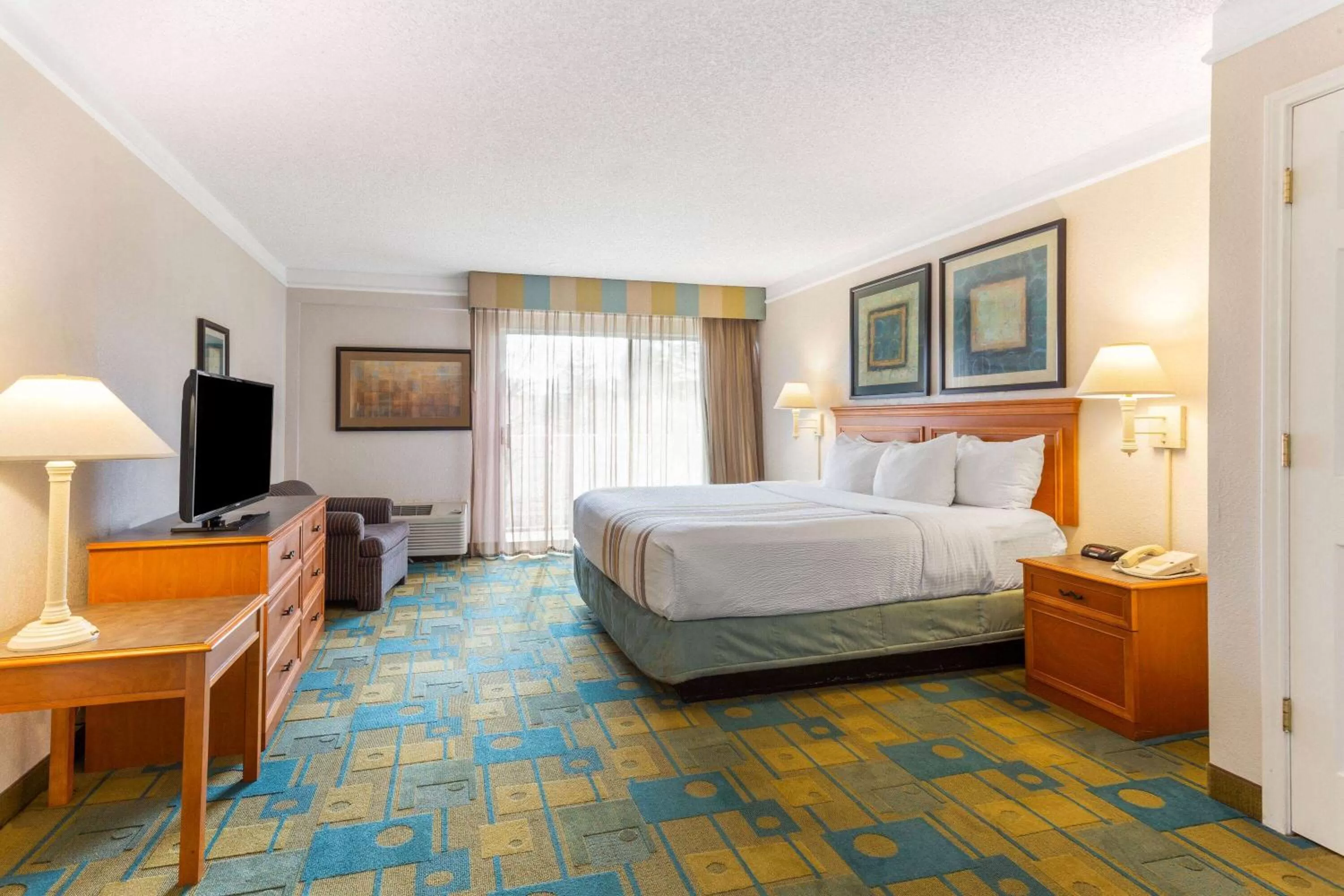 Bed in La Quinta by Wyndham Redding