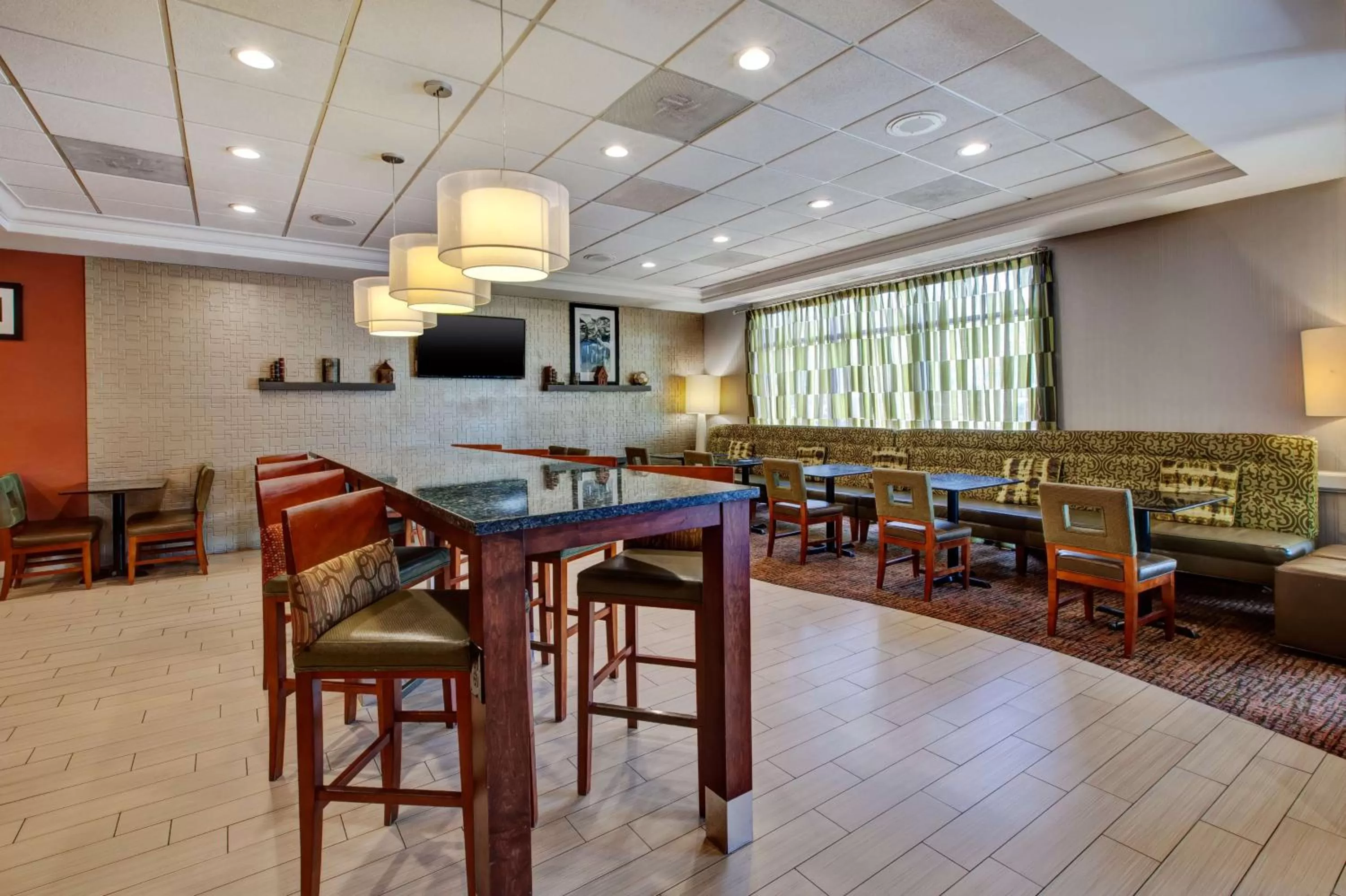 Lobby or reception in Hampton Inn College Park