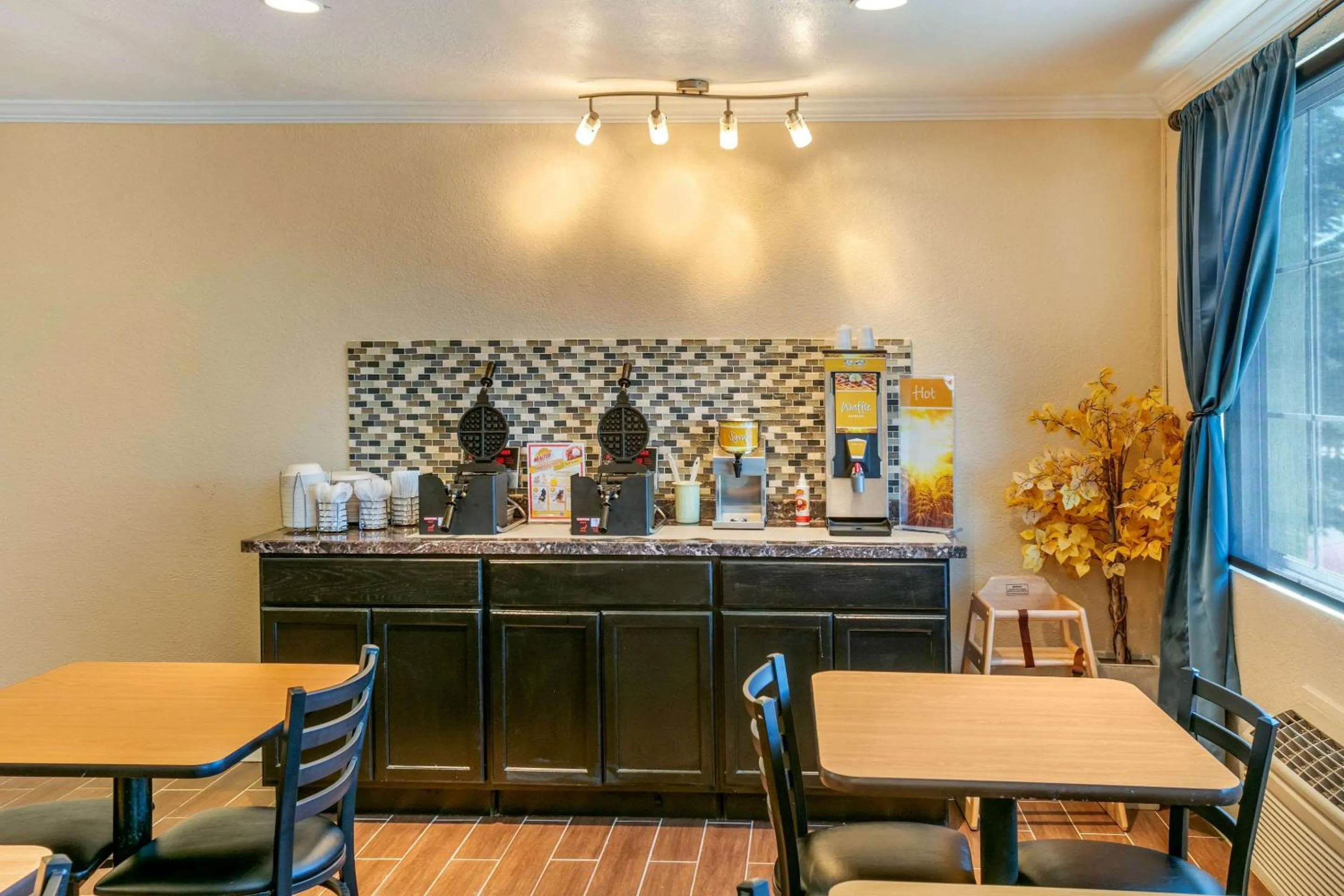 Restaurant/places to eat in Quality Inn Rawlins I-80