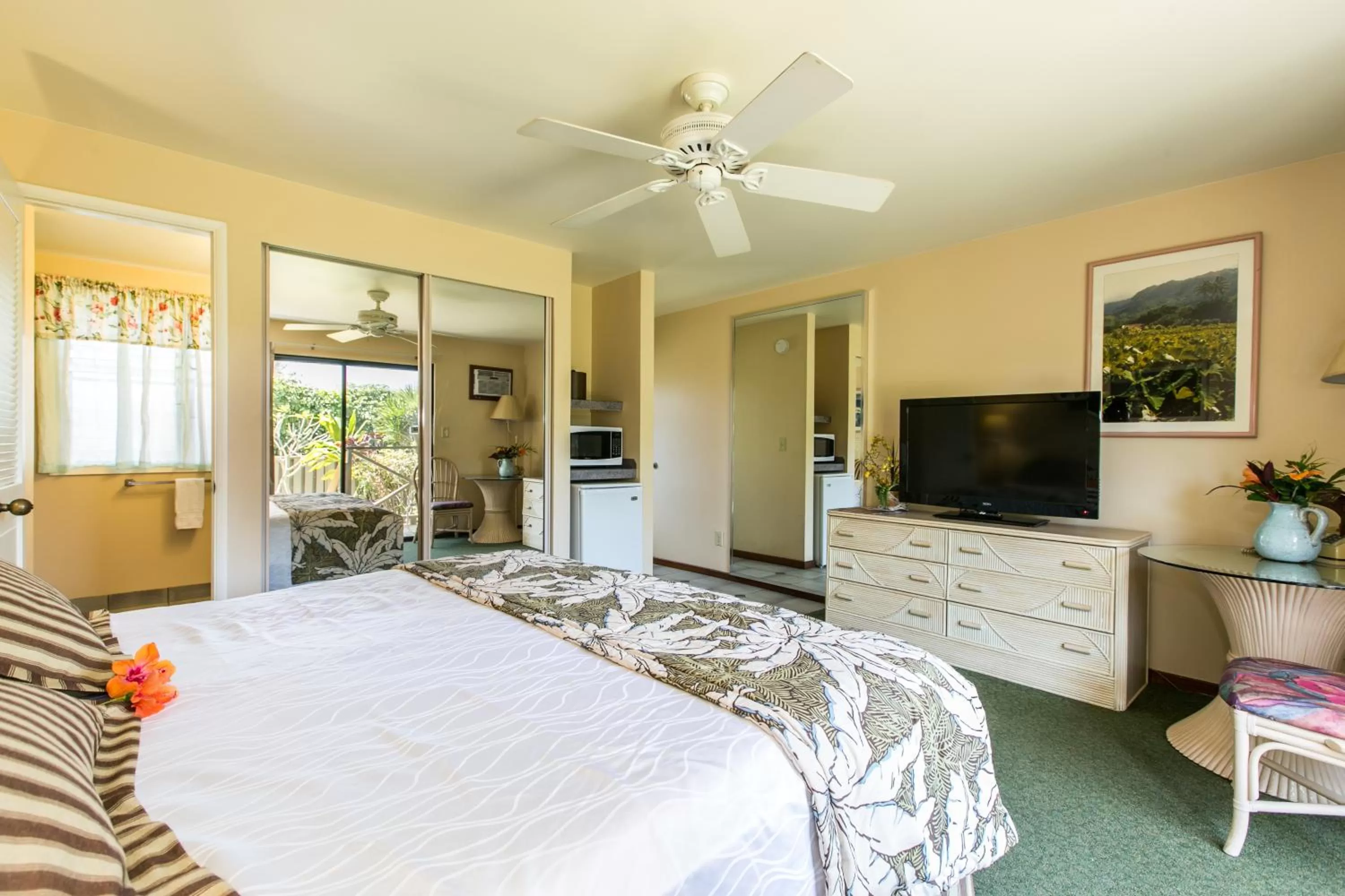 Bed in The Kauai Inn