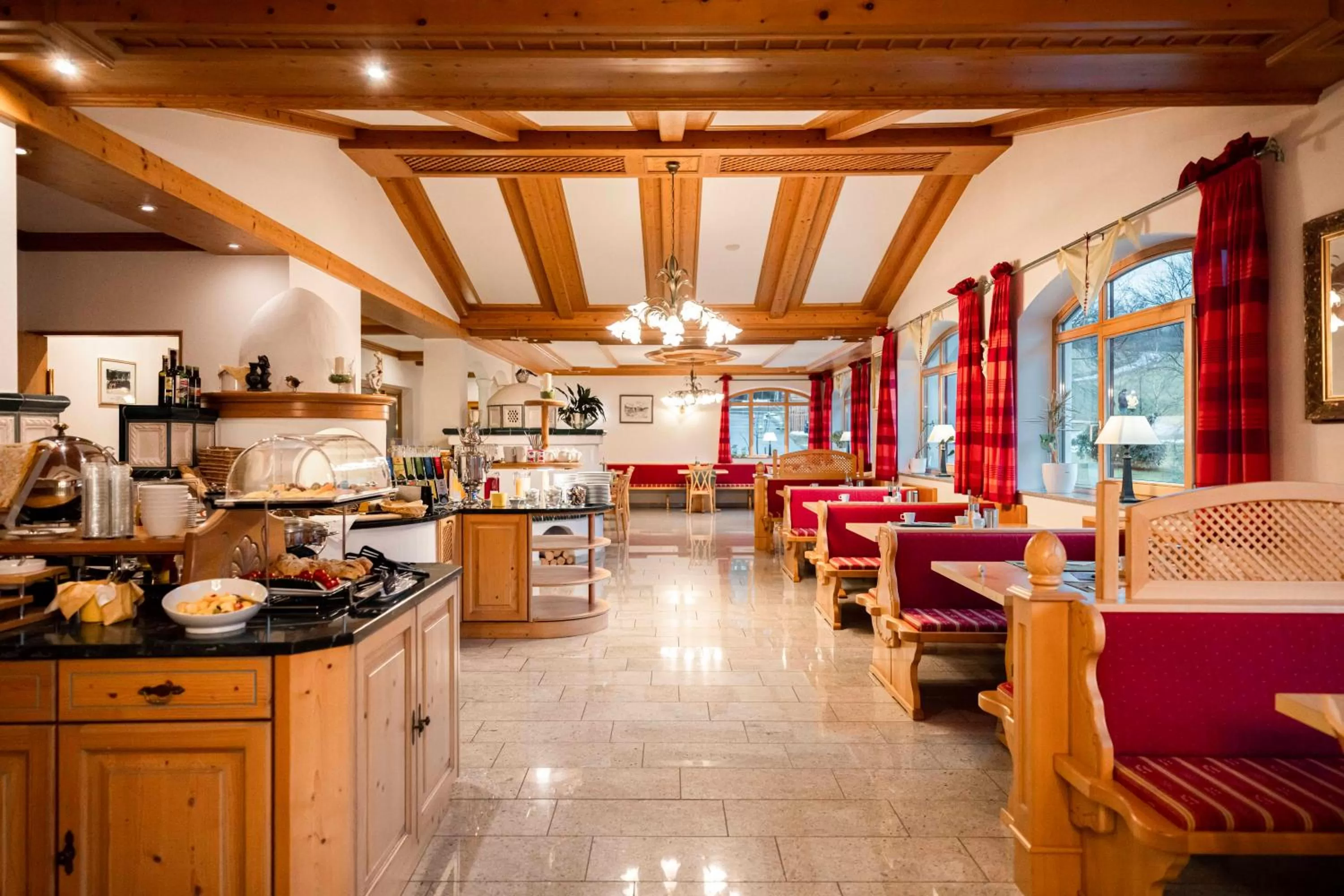 Restaurant/places to eat in Landhotel GrünWies -Bonsai-Wellness Garni