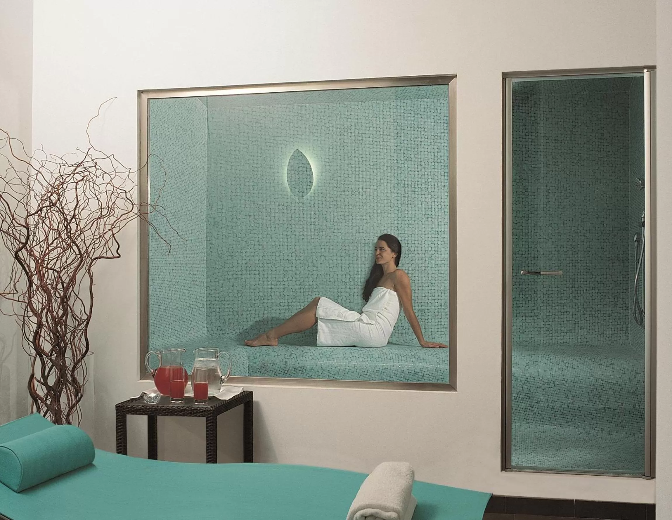 Steam room, Bed in 47 Boutique Hotel