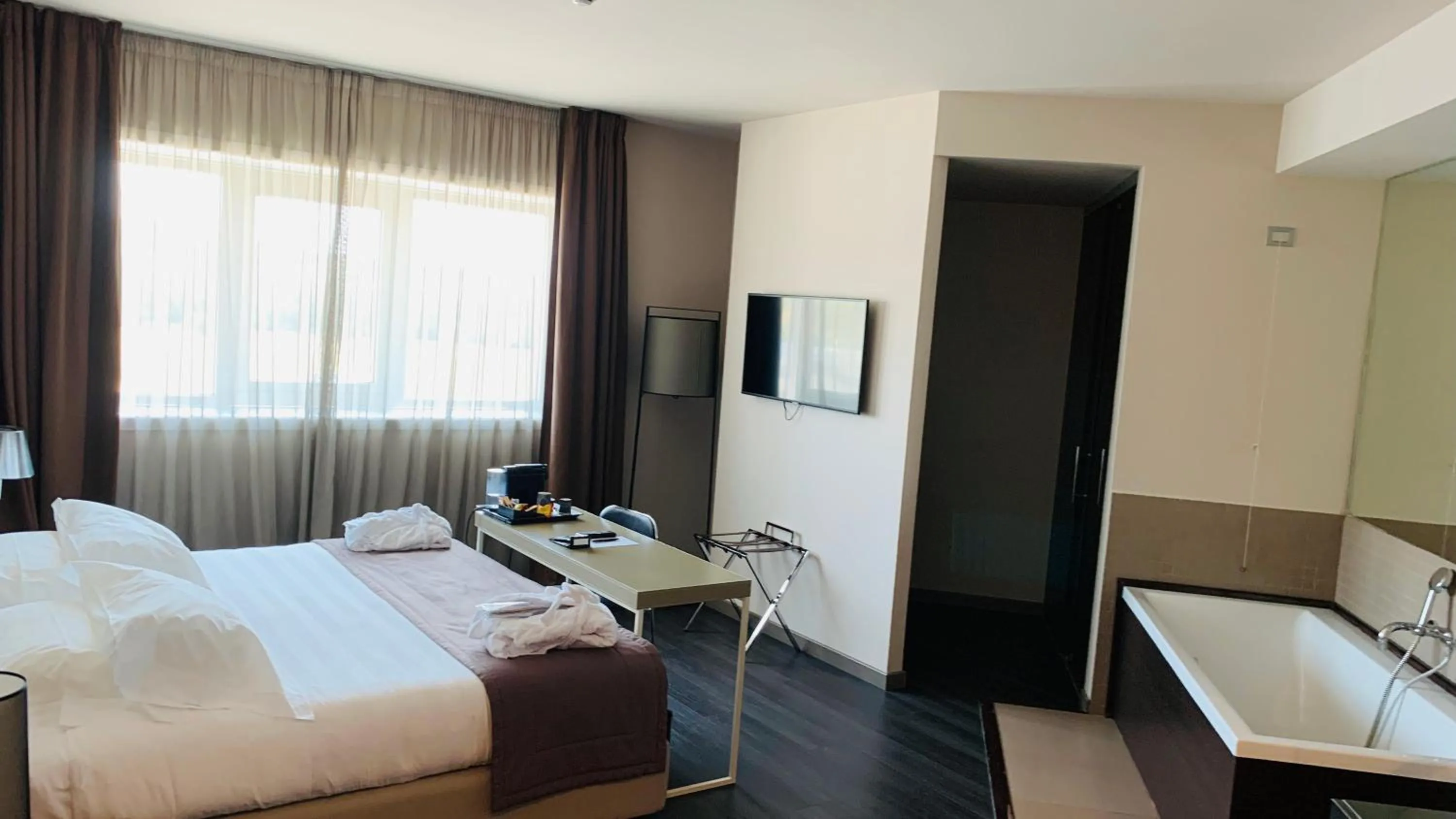 Bed in G Hotel Ancona