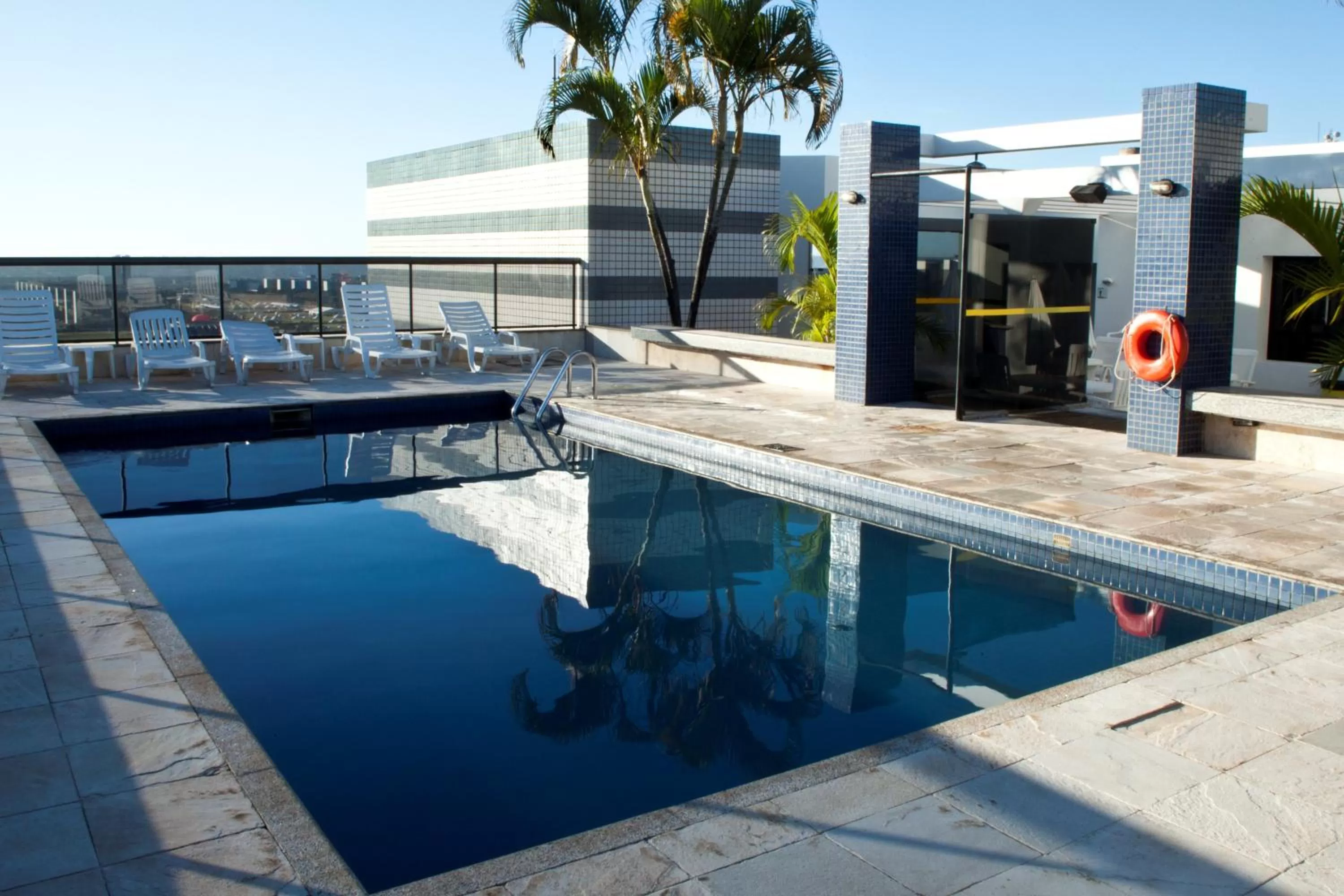 Swimming pool in Metropolitan Hotel Brasília