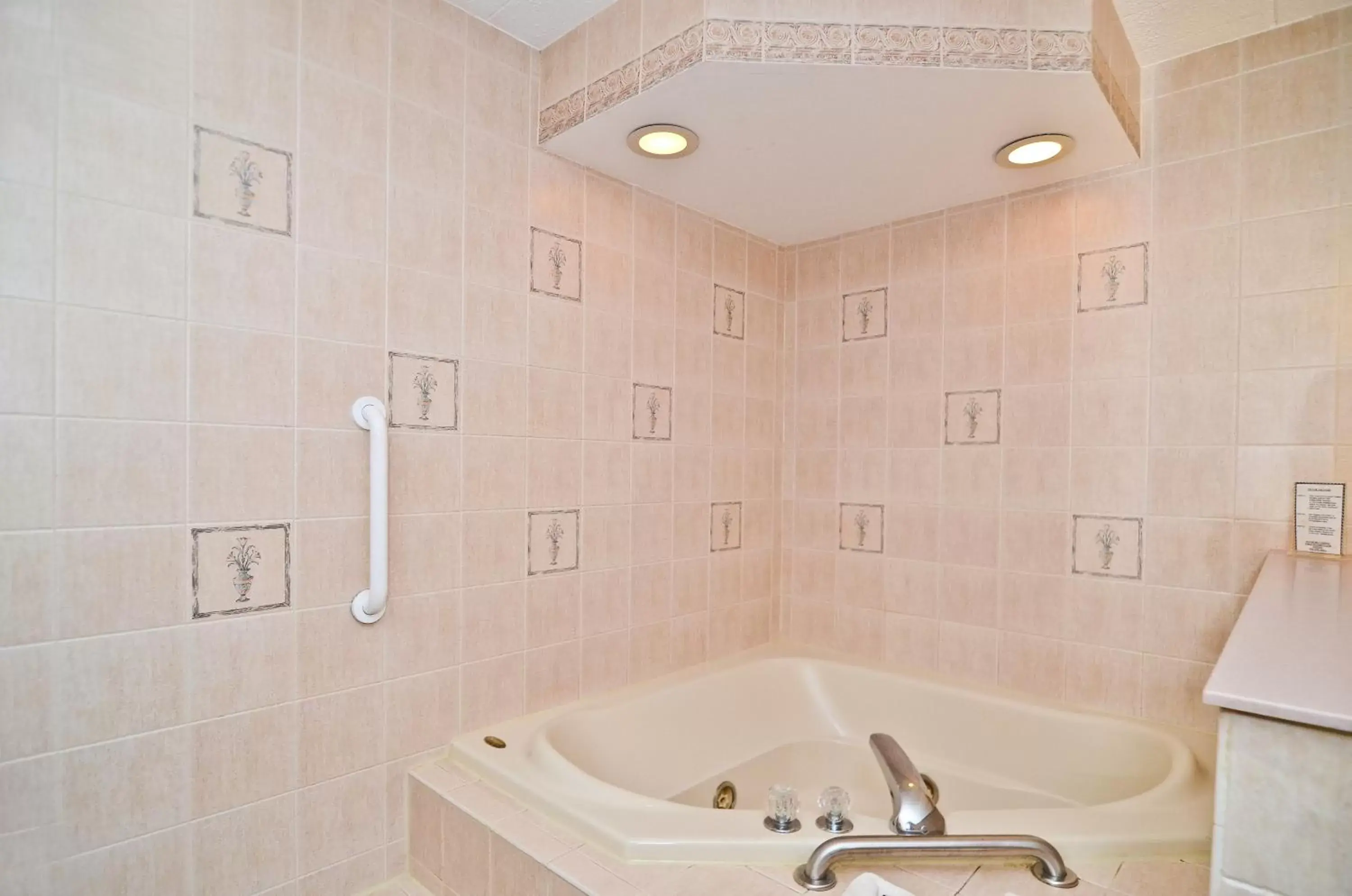 King Room with Spa Bath in Pocono Resort & Conference Center - Pocono Mountains King Room with Spa Bath in Pocono Resort & Conference Center - Pocono Mountains