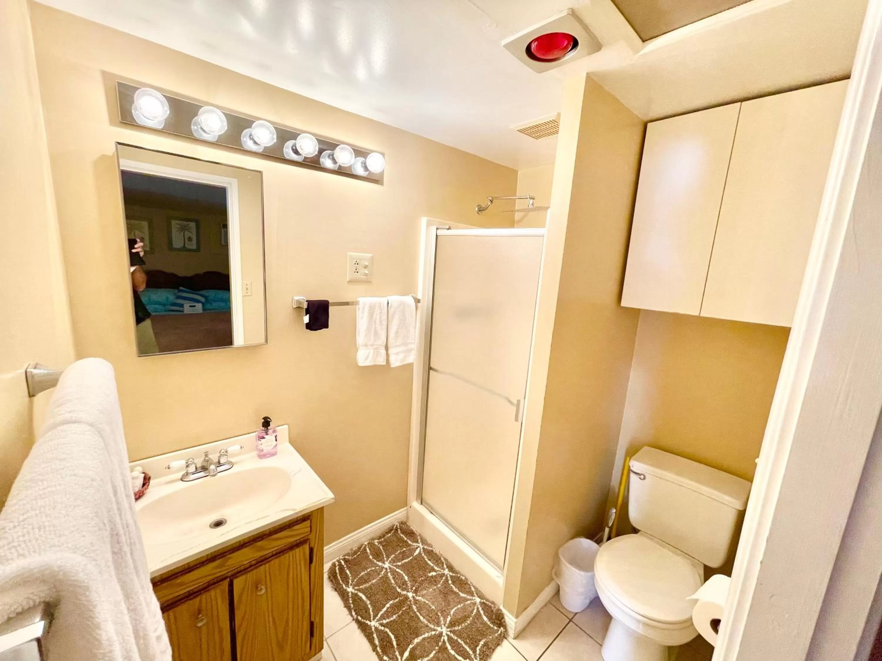 Bathroom in A PLACE IN THE SUN Hotel - ADULTS ONLY Big Units, 24h Heated Pool & Spa in 1 Acre Park Prime Location, DOG Friendly, TOP Midcentury Modern Boutique Hotel