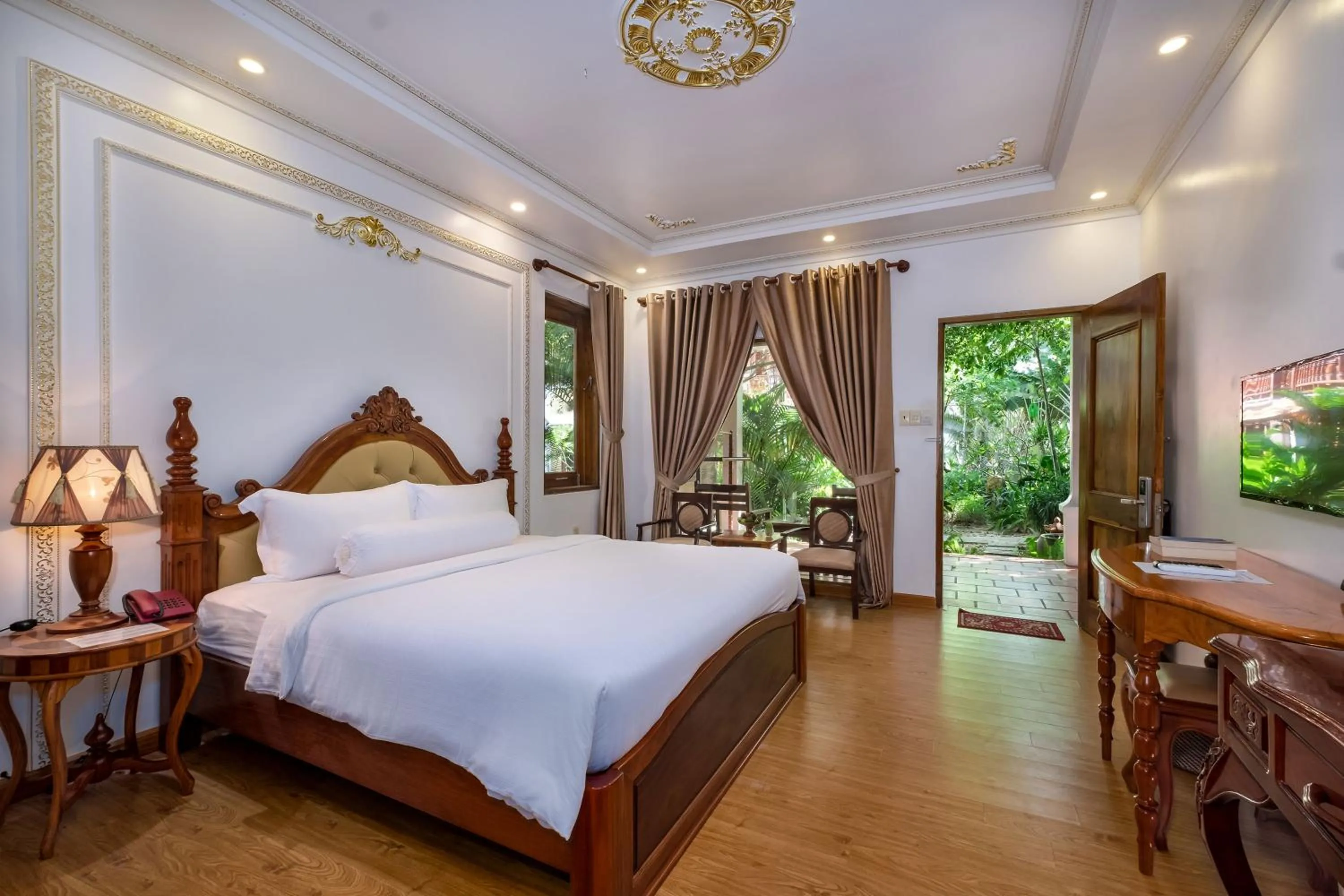 Bedroom, Bed in Coco Palm Beach Resort