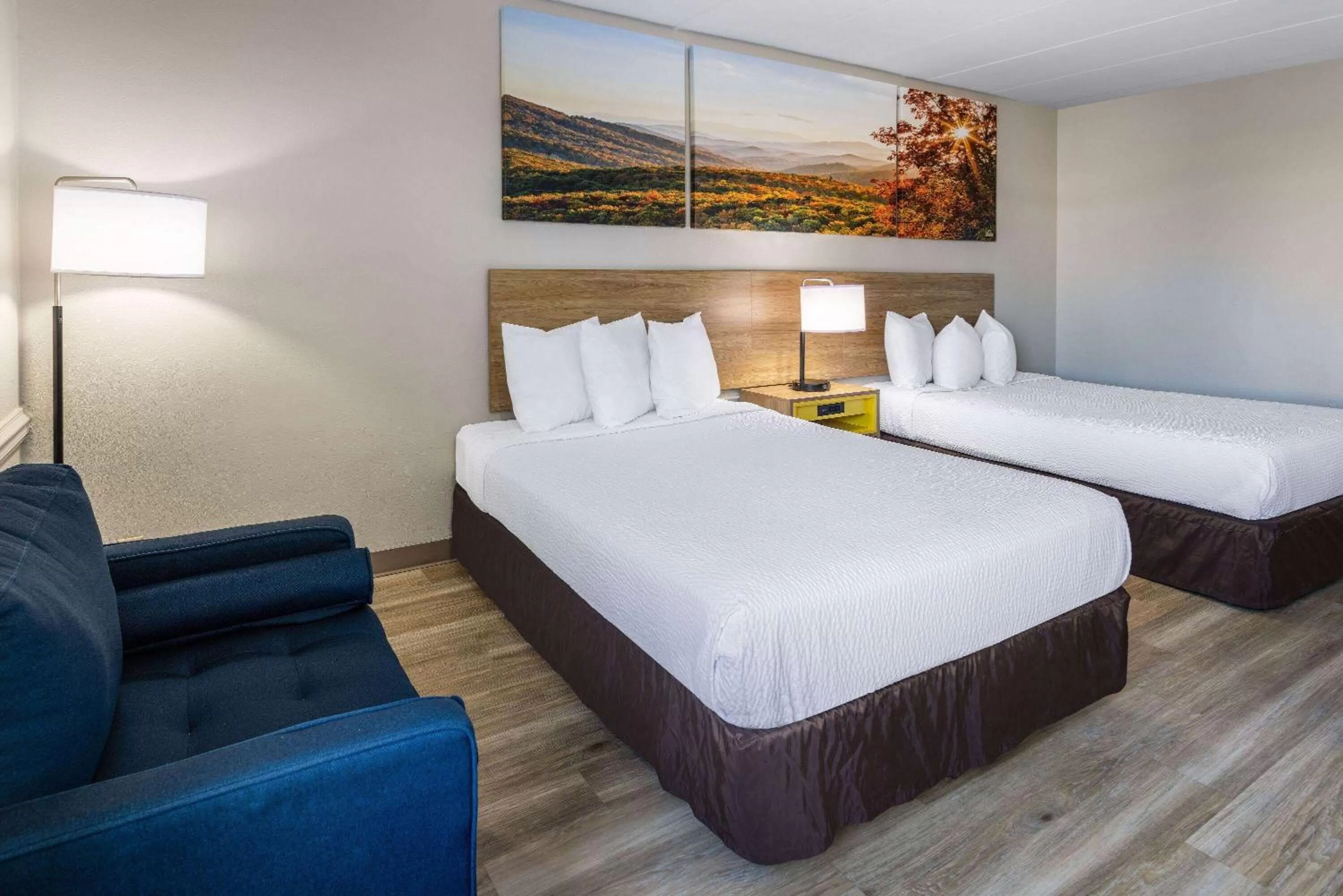 Photo of the whole room, Bed in Days Inn by Wyndham Winchester