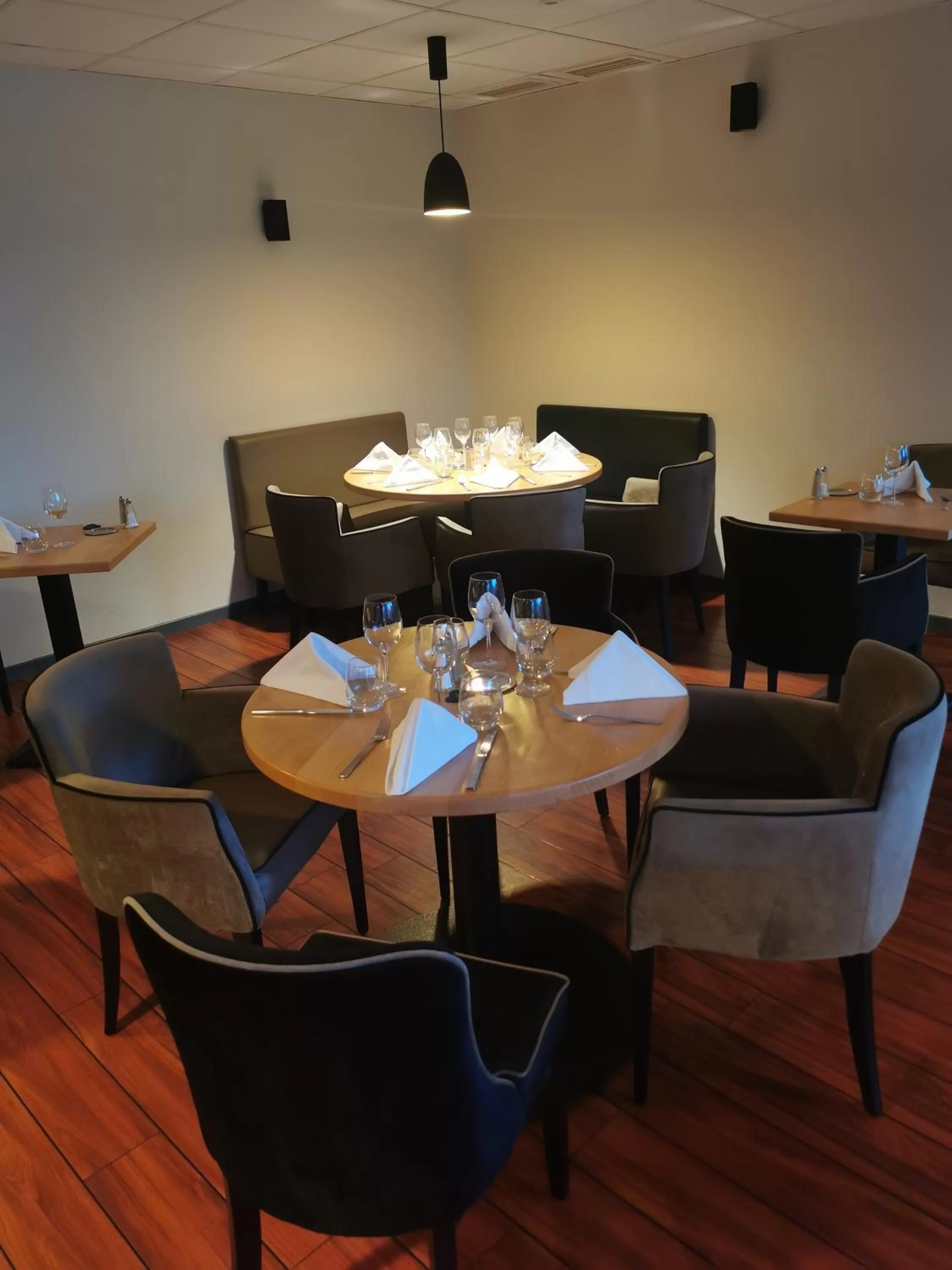 Restaurant/places to eat in Hotel Ambotel