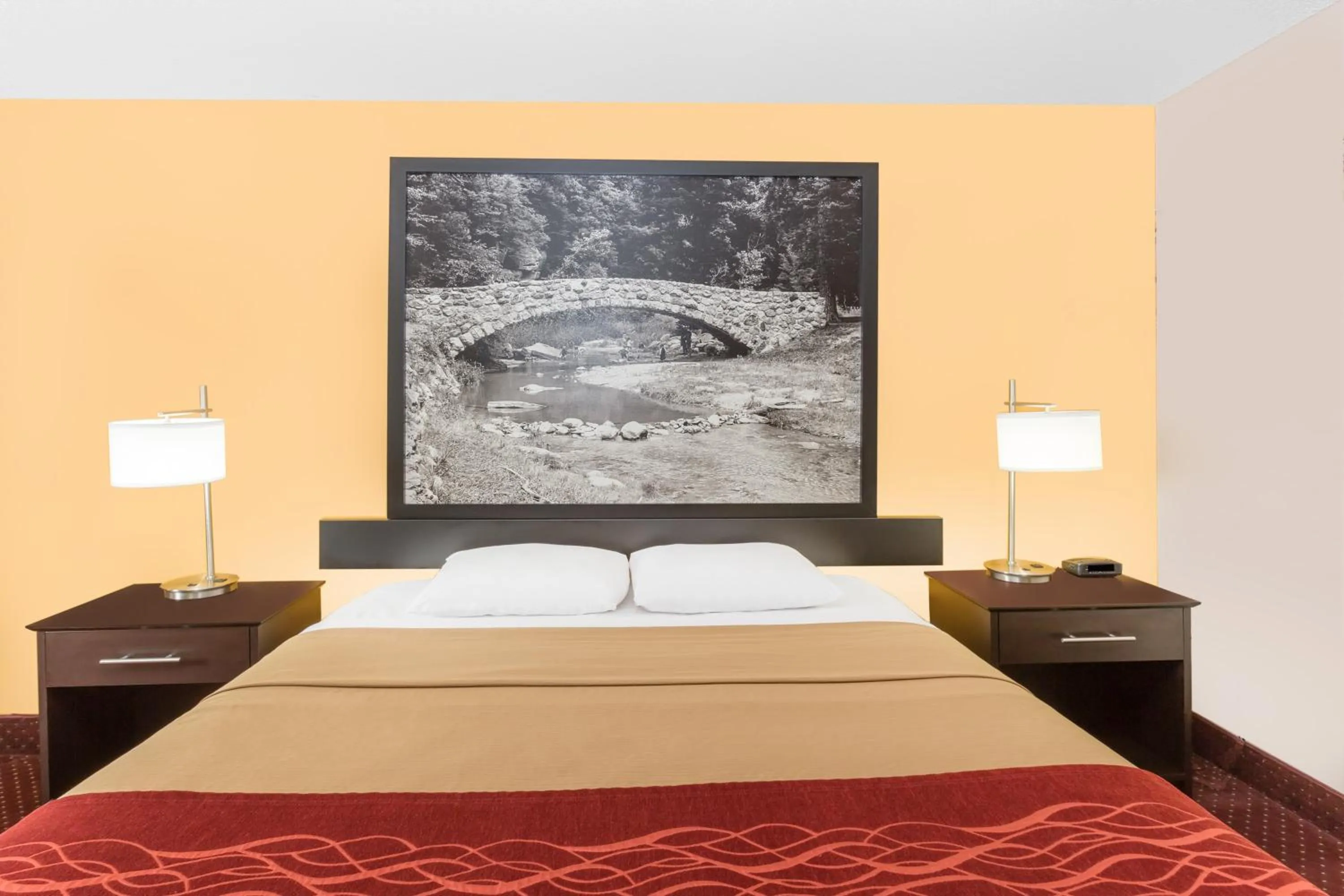 Photo of the whole room, Bed in Super 8 by Wyndham Ames