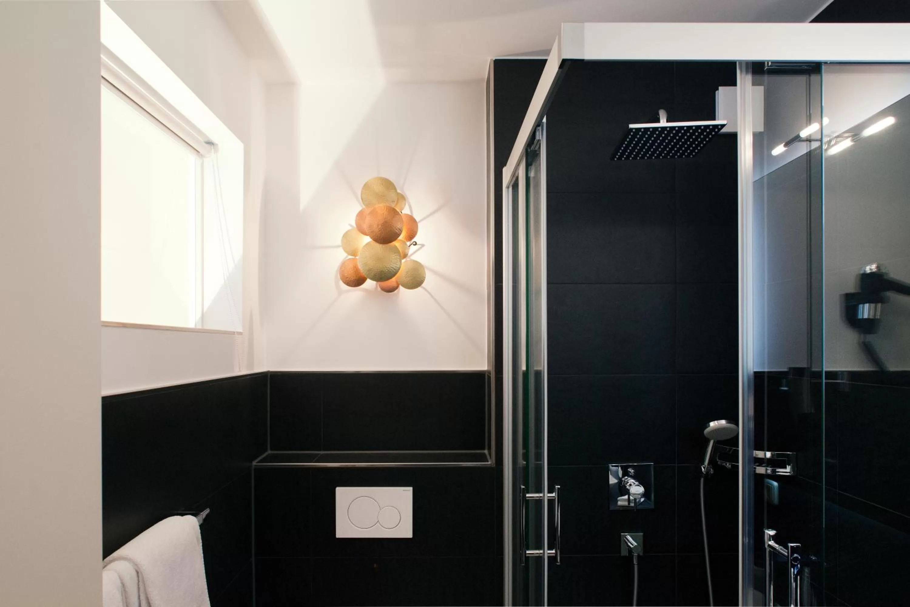 Shower in HafenHotel PommernYacht