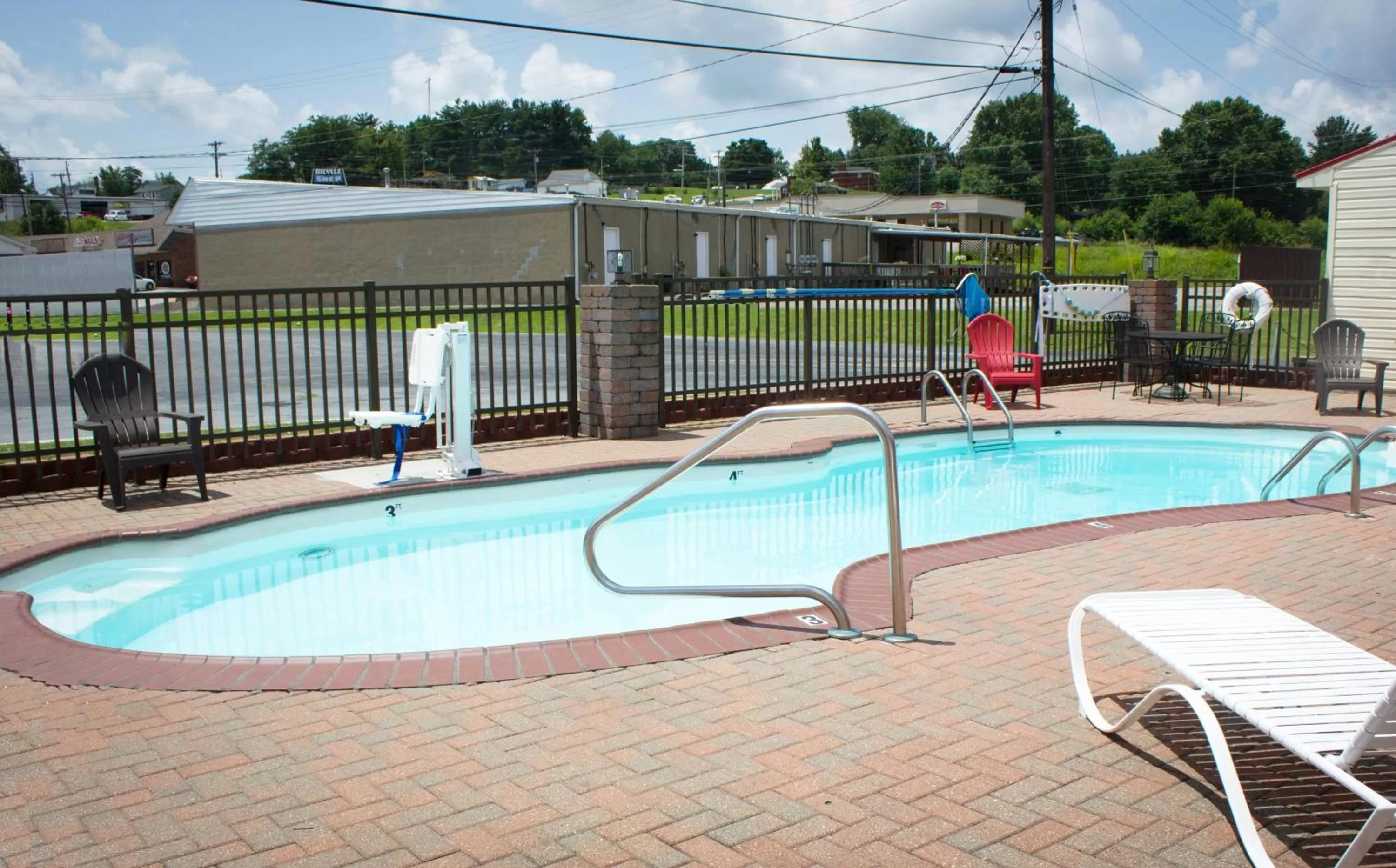 Swimming pool in Red Roof Inn Somerset, KY