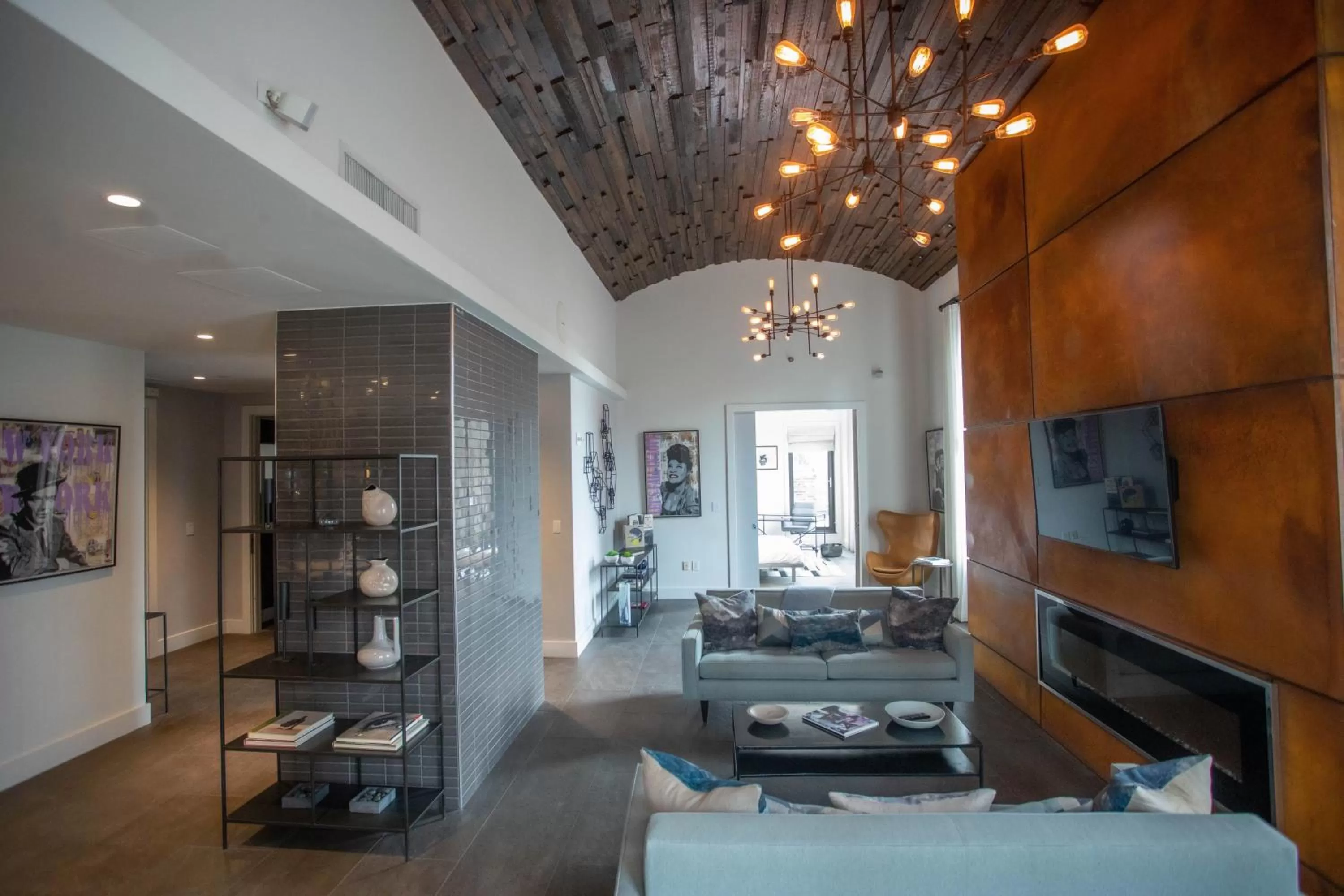 Living room in Lexington Plaza Hotel