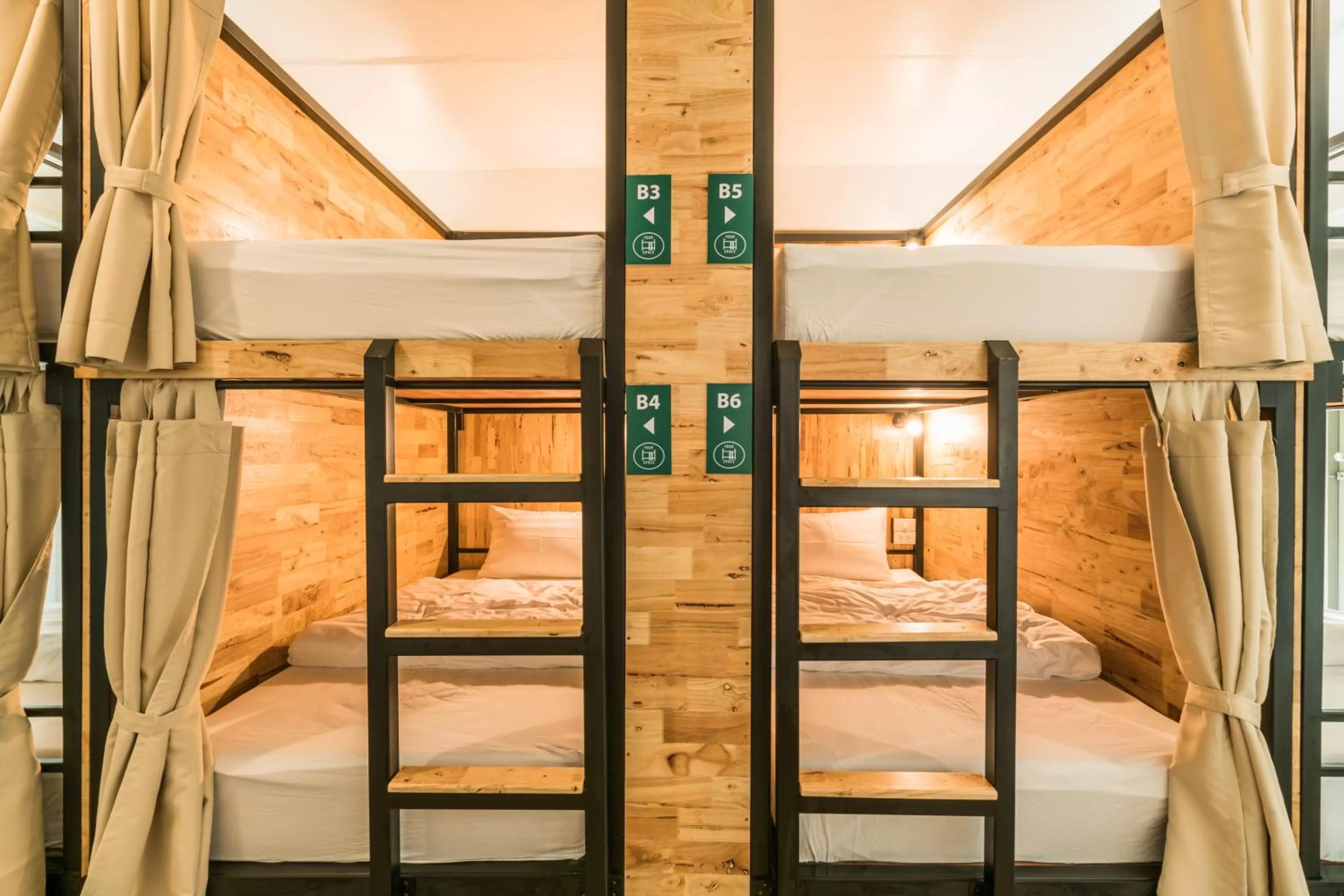 Bed in Your Space Hotel Prasingh