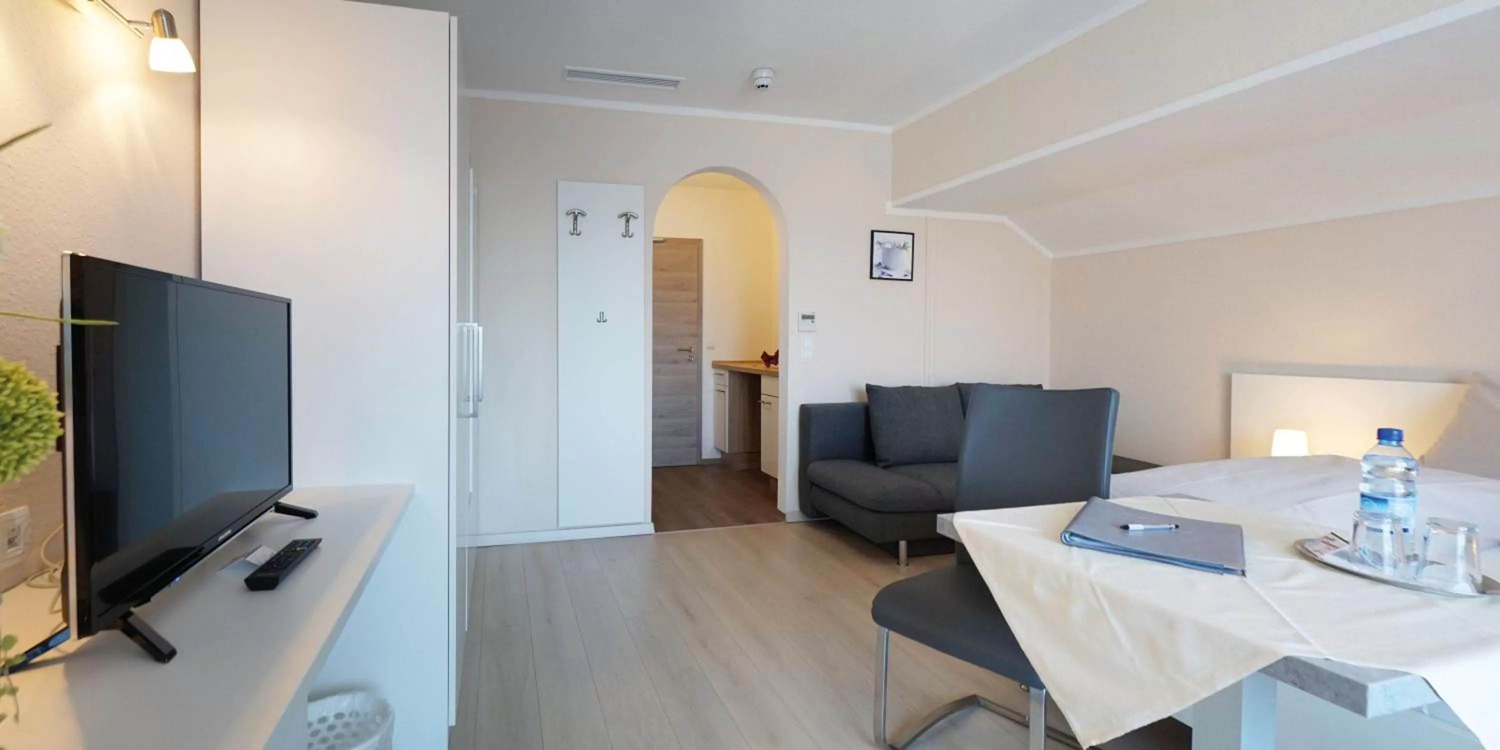 TV and multimedia, TV/Entertainment Center in Im Gewölbe