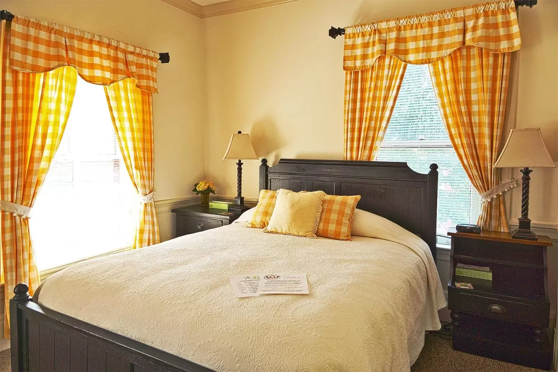 Queen Room in Strasburg Village Inn Queen Room in Strasburg Village Inn