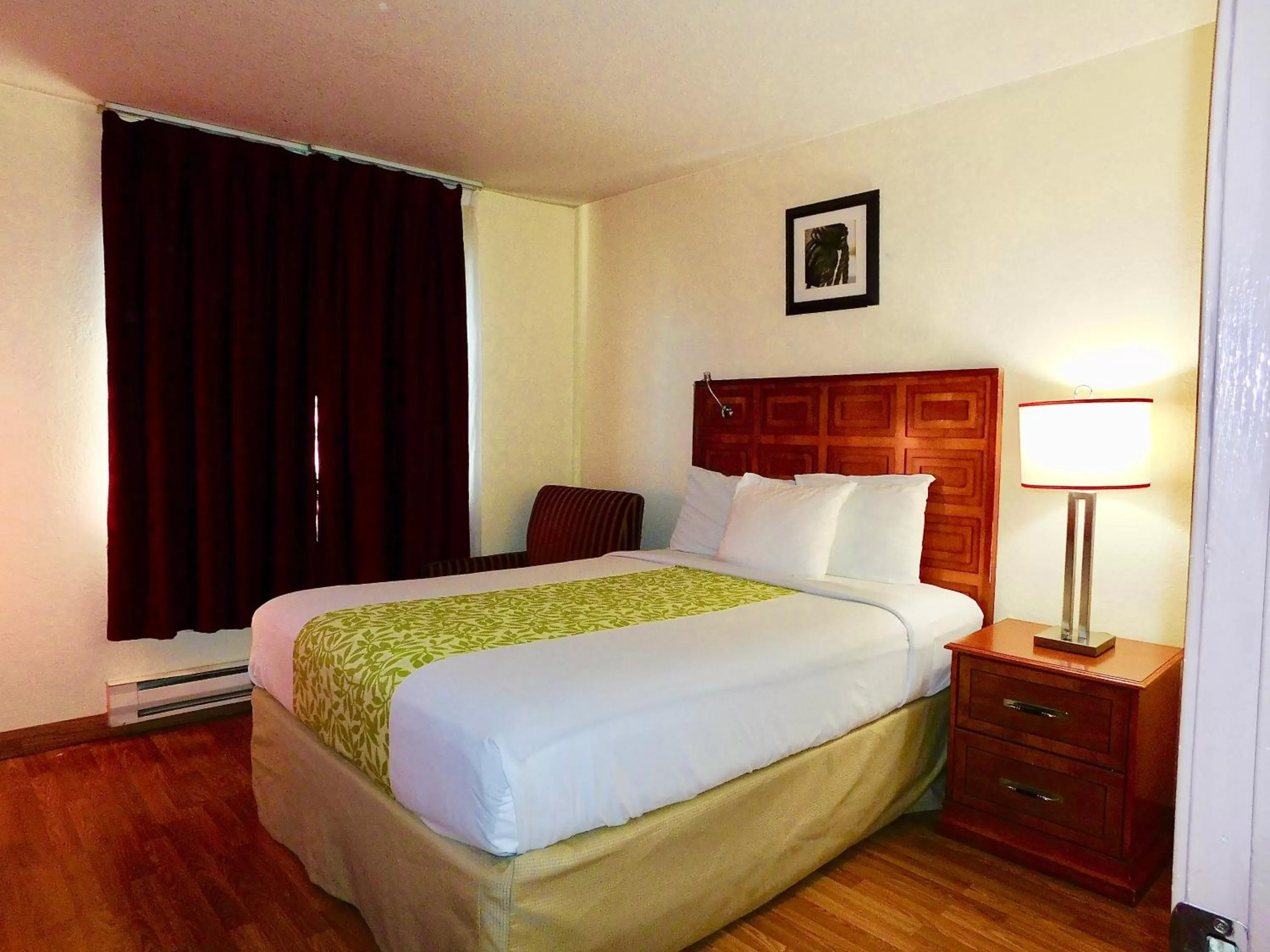 Bed in Americas Best Value Inn & Suites Anchorage Airport
