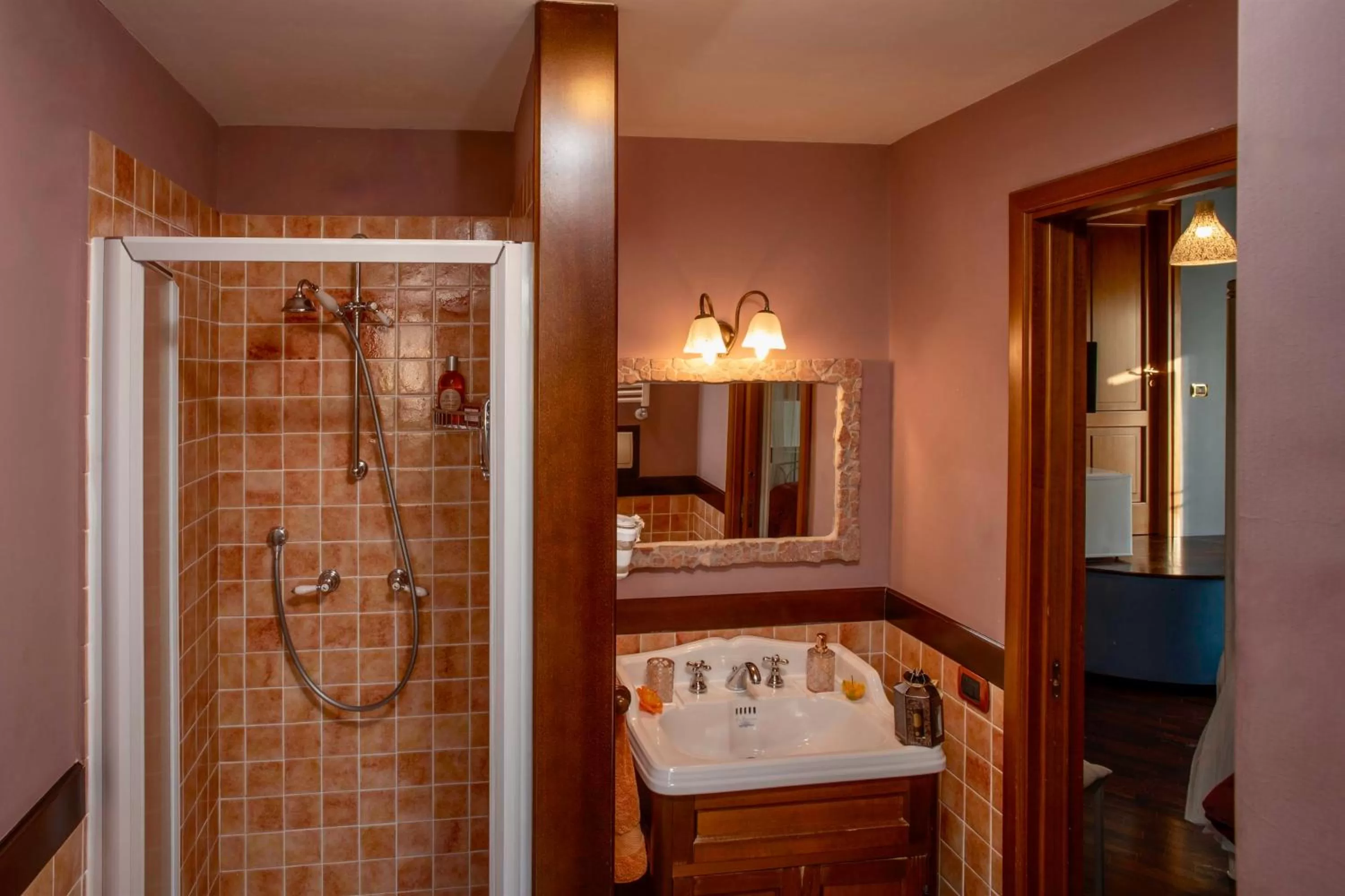 Shower, Bed in A'Luggetella