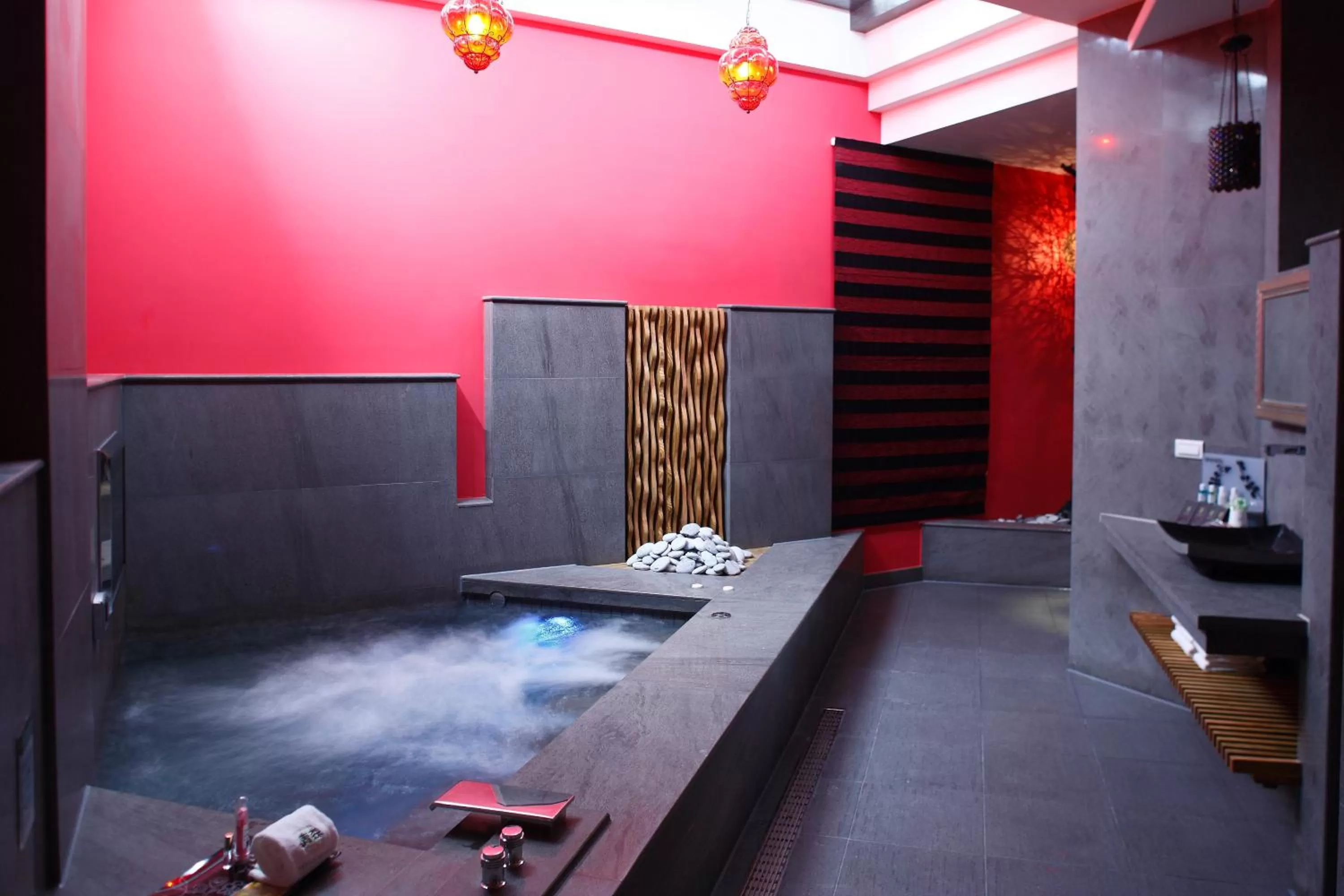 Spa and wellness centre/facilities in Dryad Motel