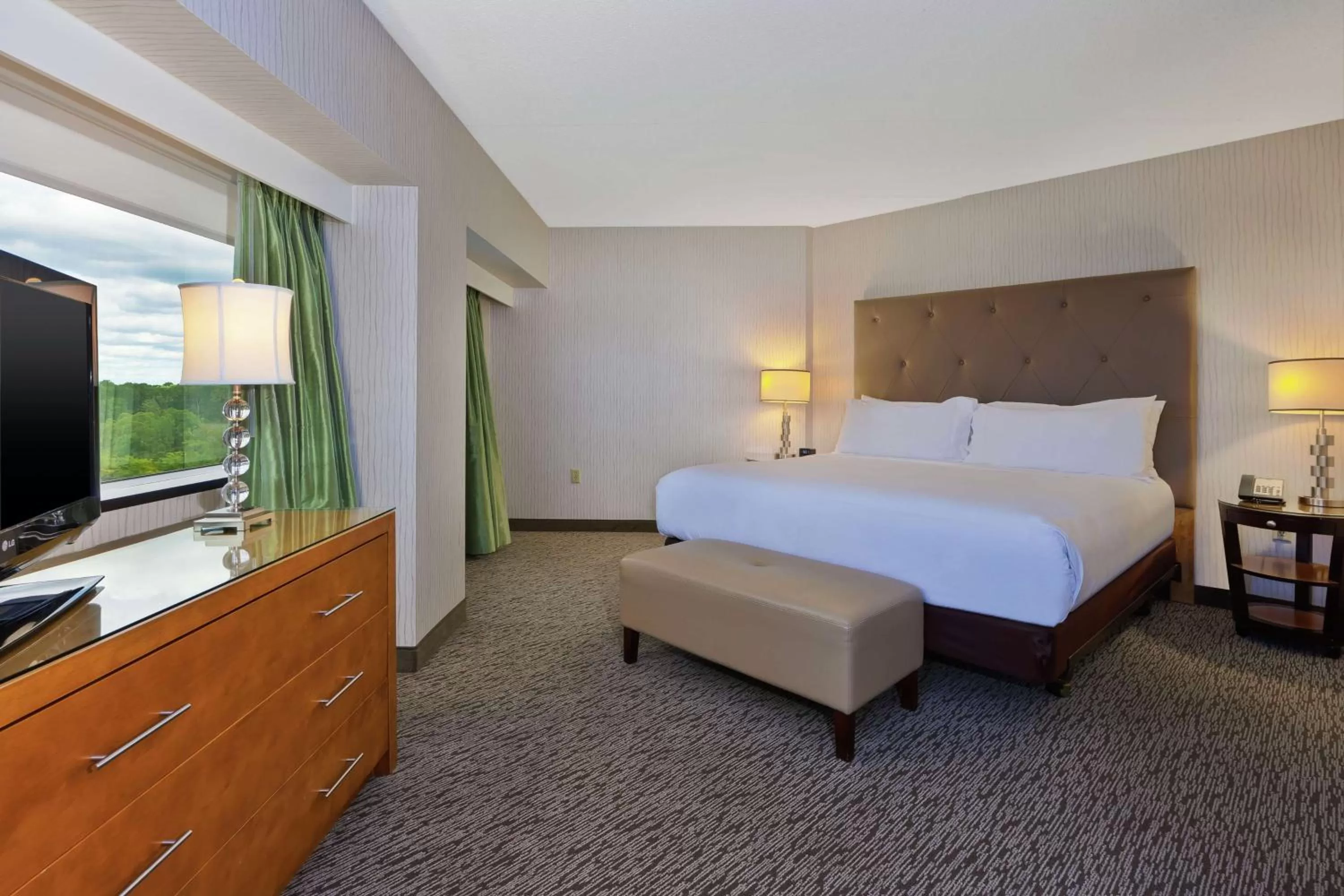 Bed in Hotel Auburn Hills