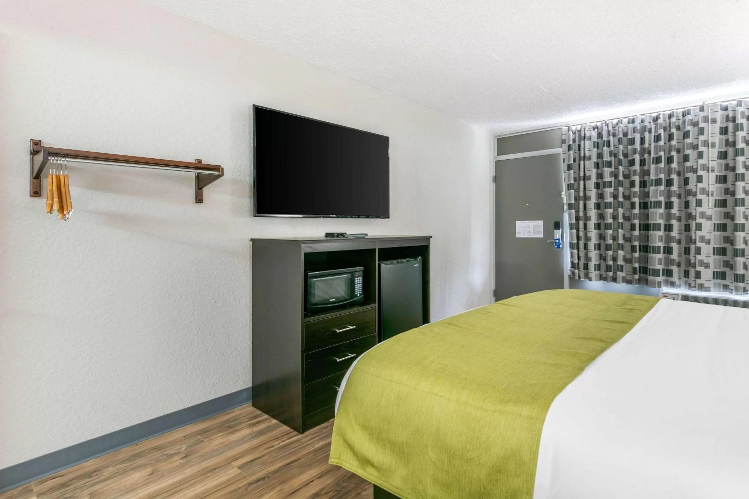 Photo of the whole room in Rodeway Inn Kingston Springs