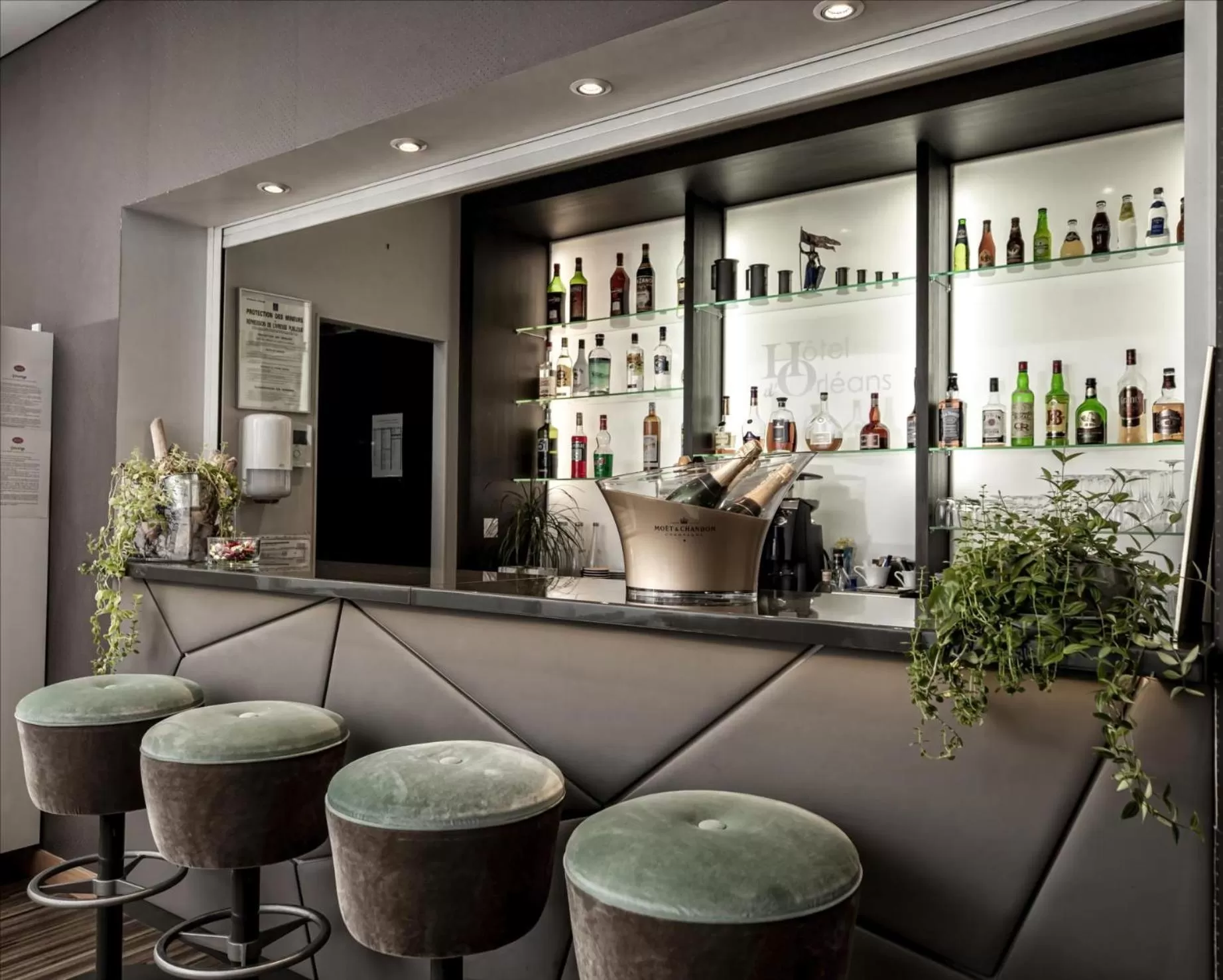 Lounge or bar in Hôtel d'Orléans