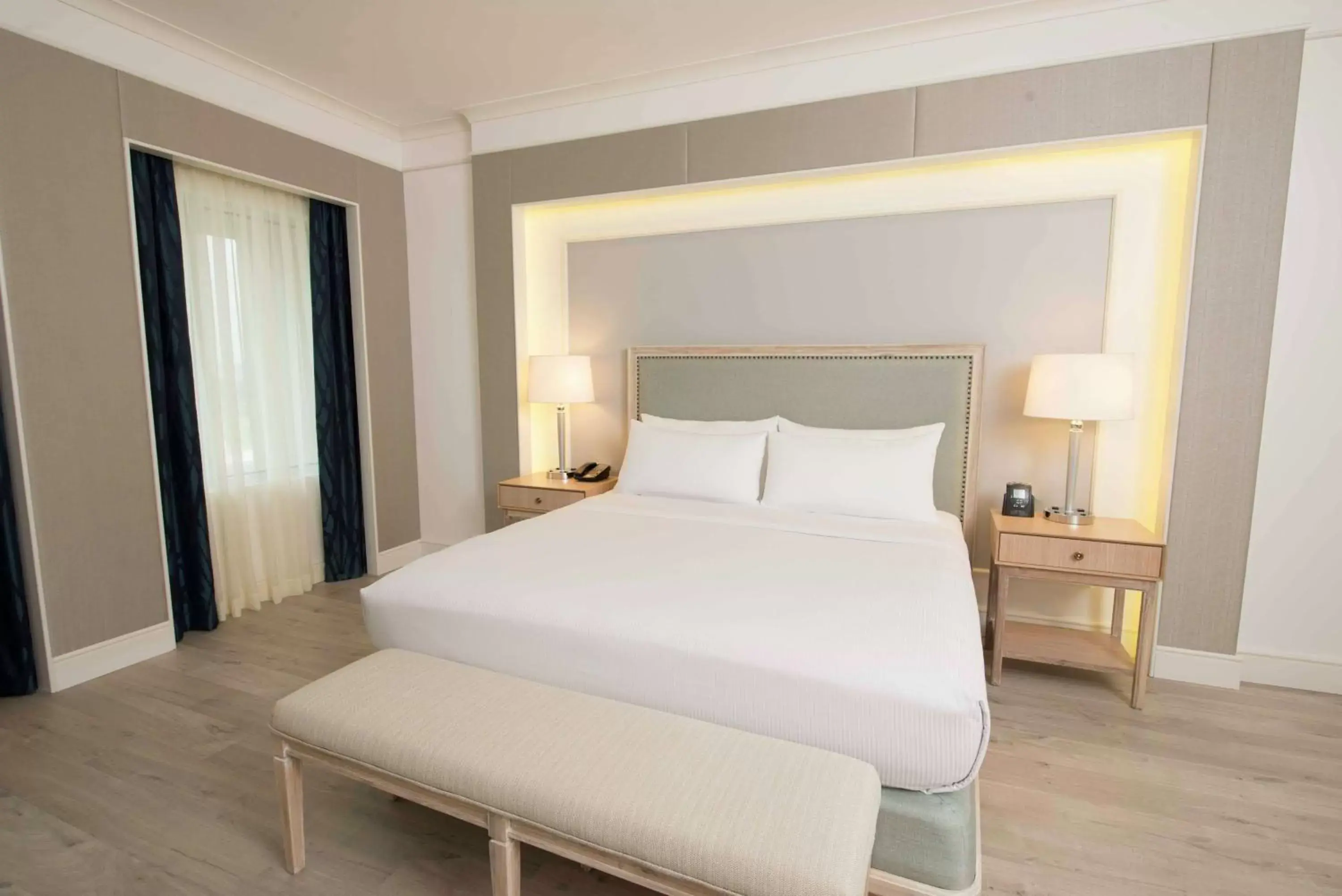 One Bedroom King Suite Executive Floor with Lounge Access in Hilton Colon Guayaquil Hotel One Bedroom King Suite Executive Floor with Lounge Access in Hilton Colon Guayaquil Hotel