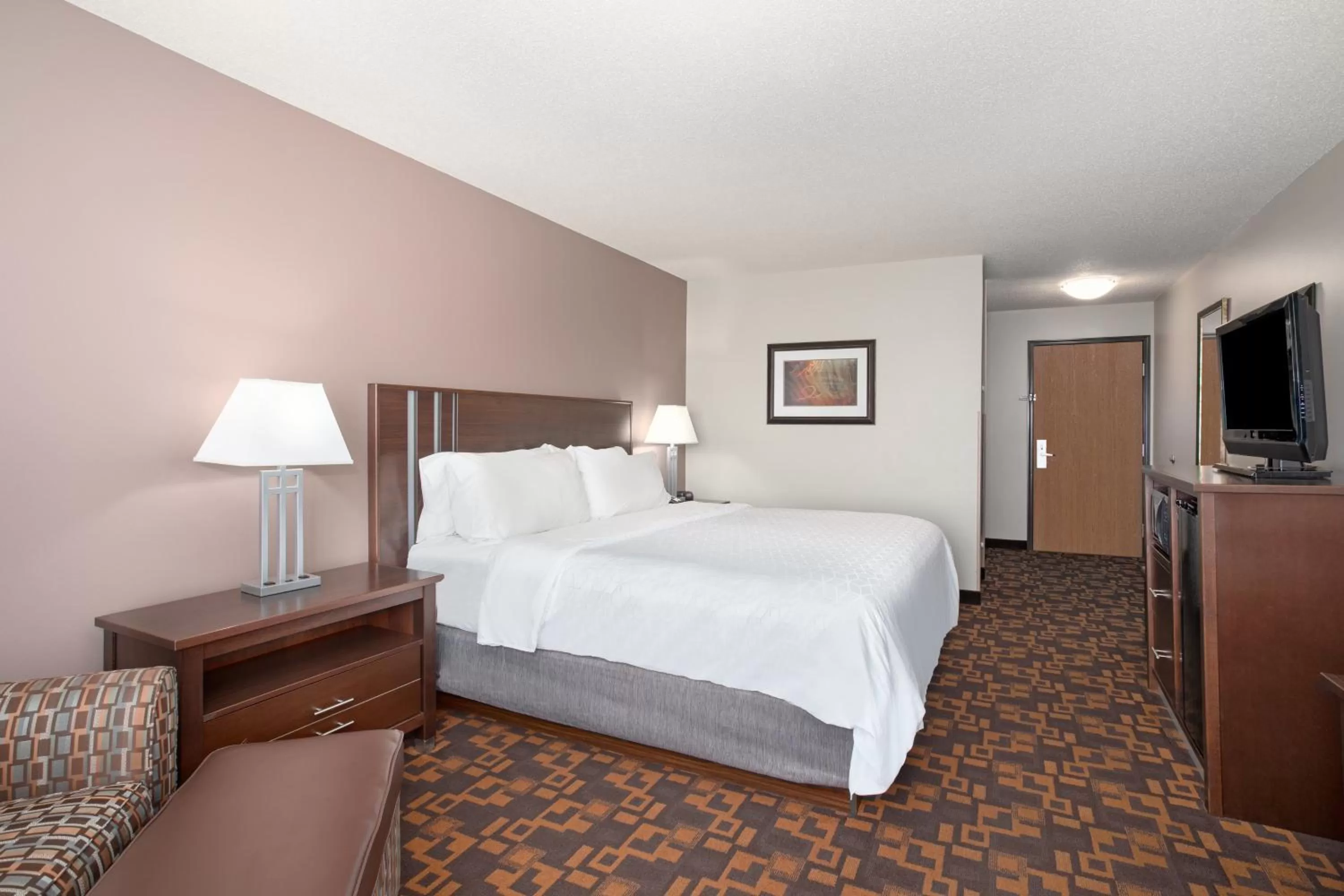 Photo of the whole room, Bed in Holiday Inn Express & Suites Yankton by IHG