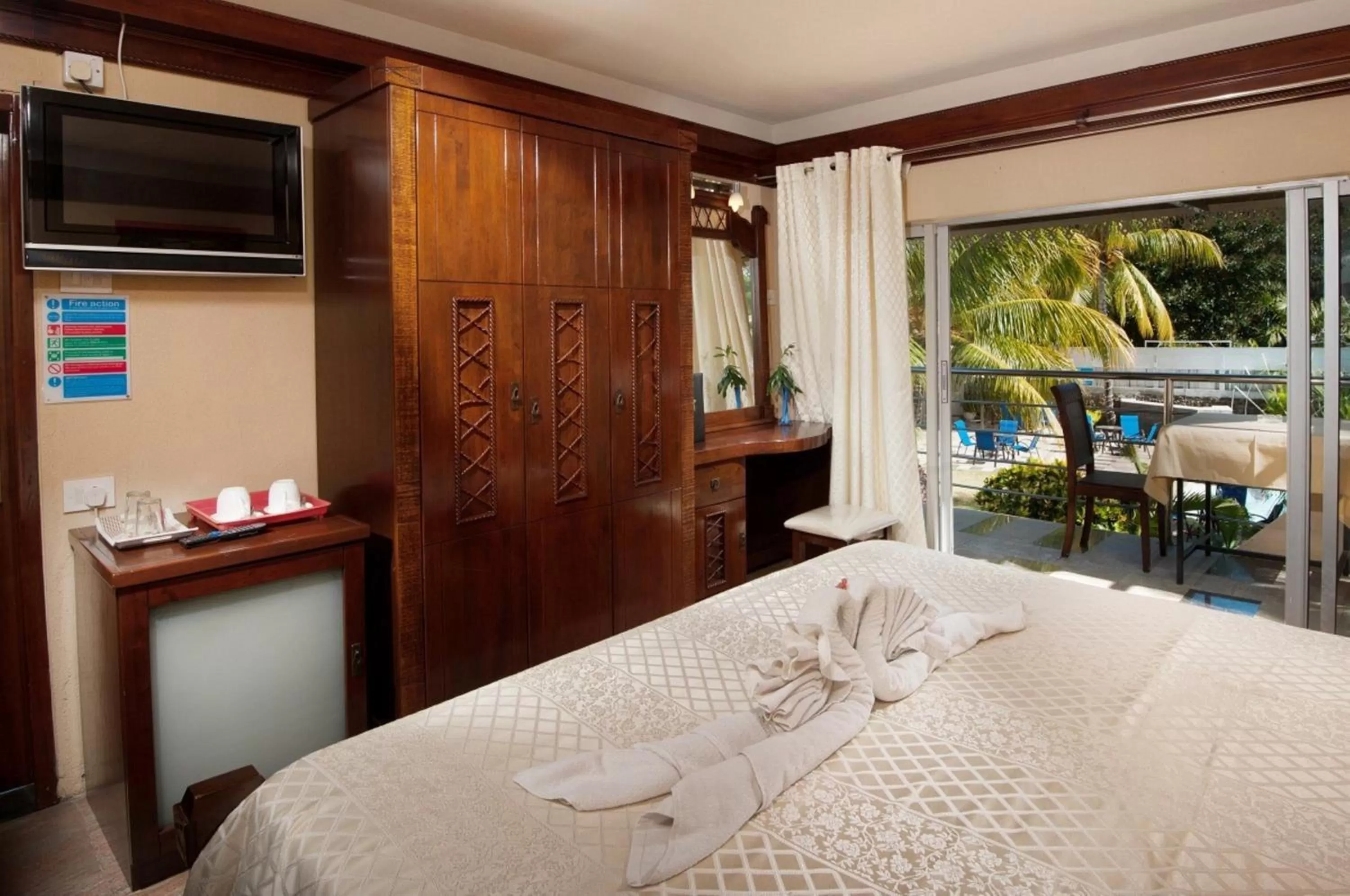 Photo of the whole room, Bed in Manisa Hotel