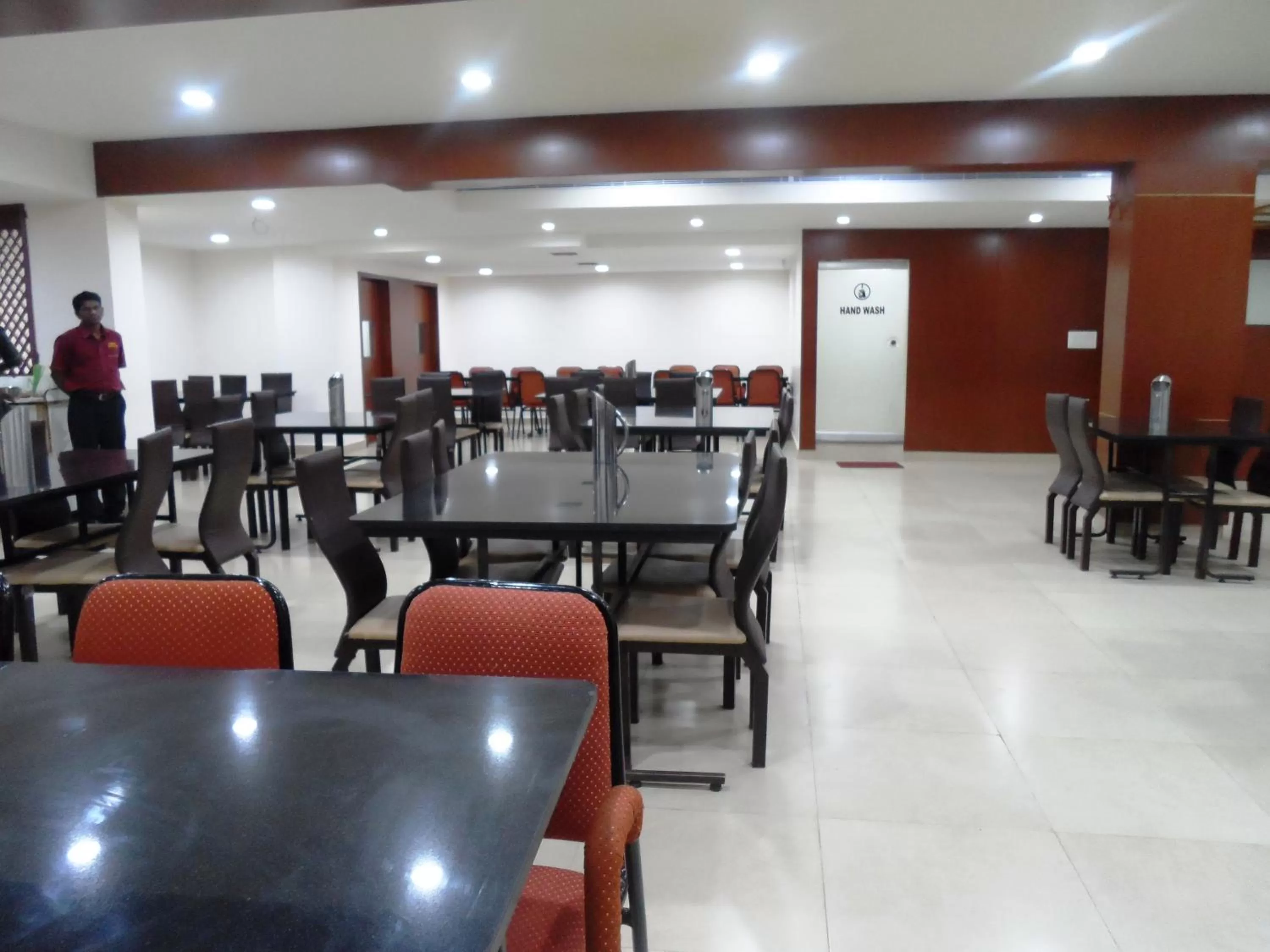 Restaurant/places to eat in Hotel Bhimas Paradise