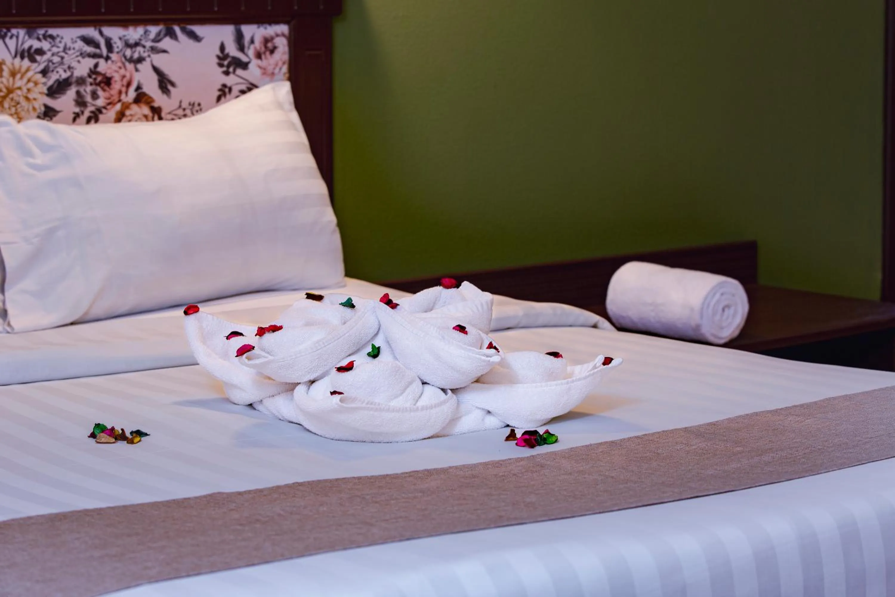 Bed in Pars International Hotel